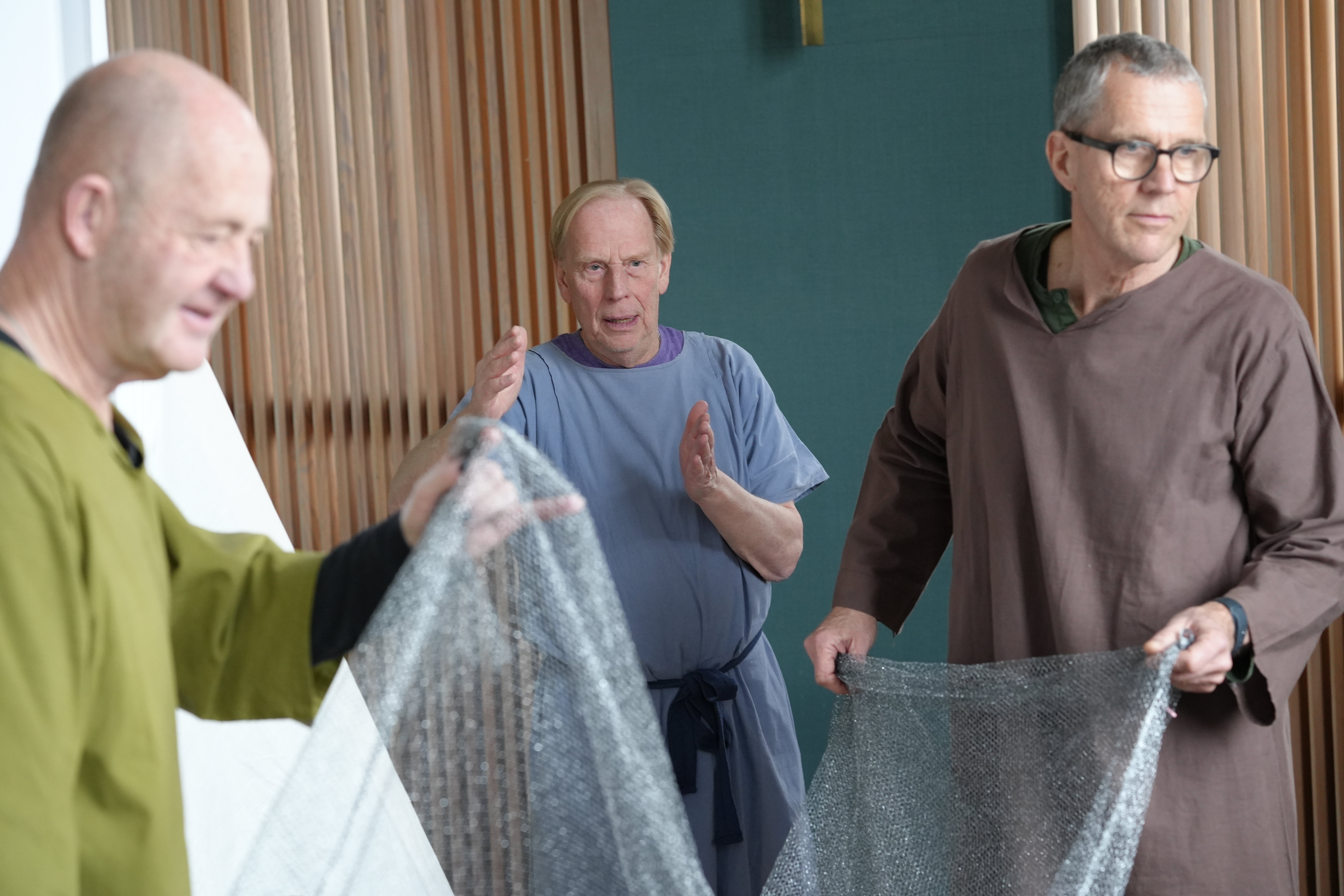 Lärjungen Petrus fångar fisk tillsammans med sina fiskemän