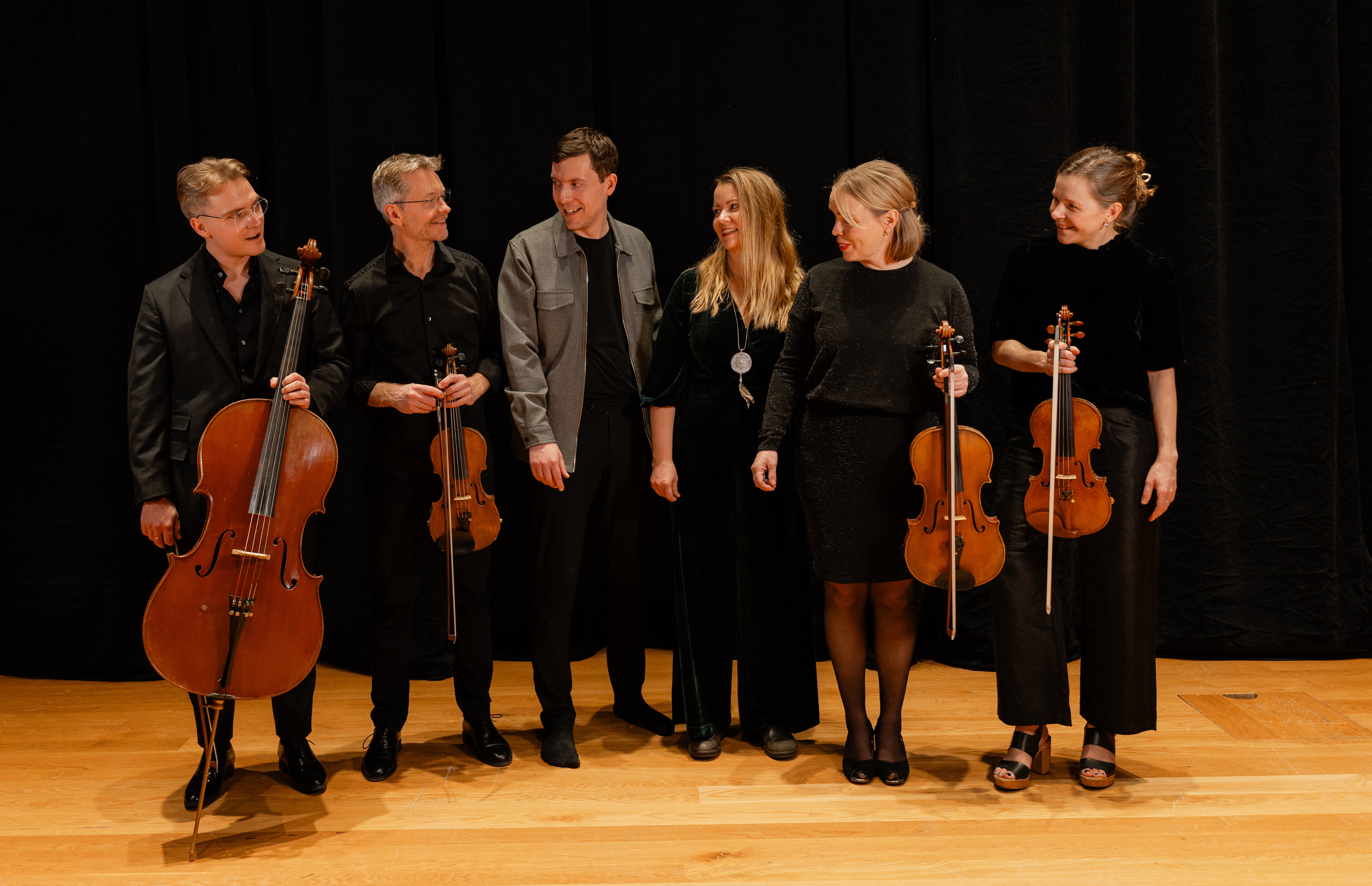 LiM-sextetten står uppställda