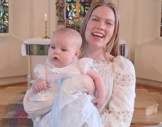 Rebecca och Valentin som döptes samma dag