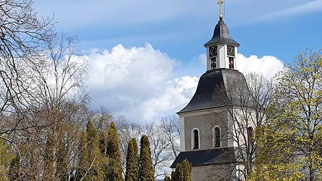 Vy över Åhls kyrka