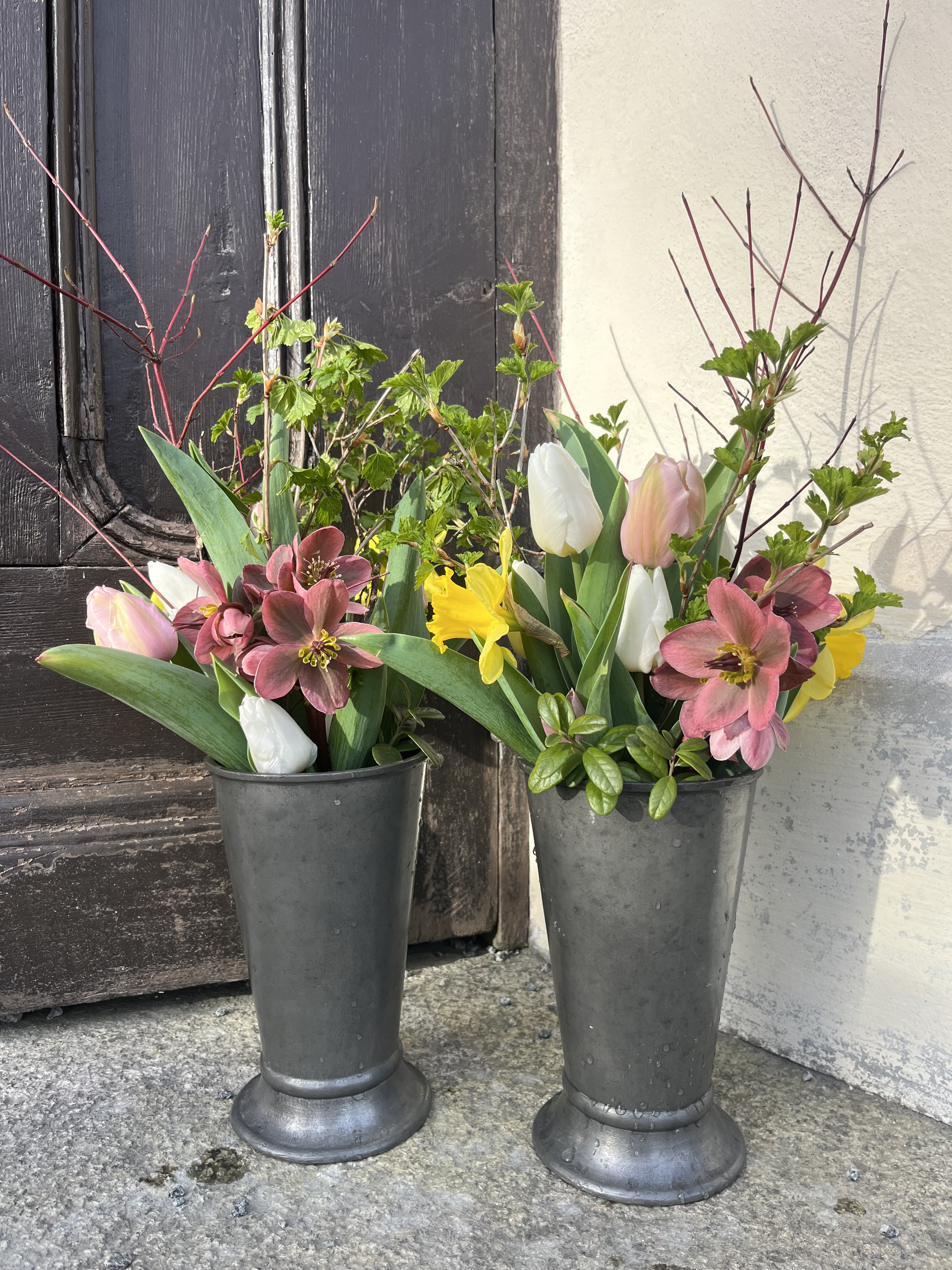 Egenodlade blommor i vas