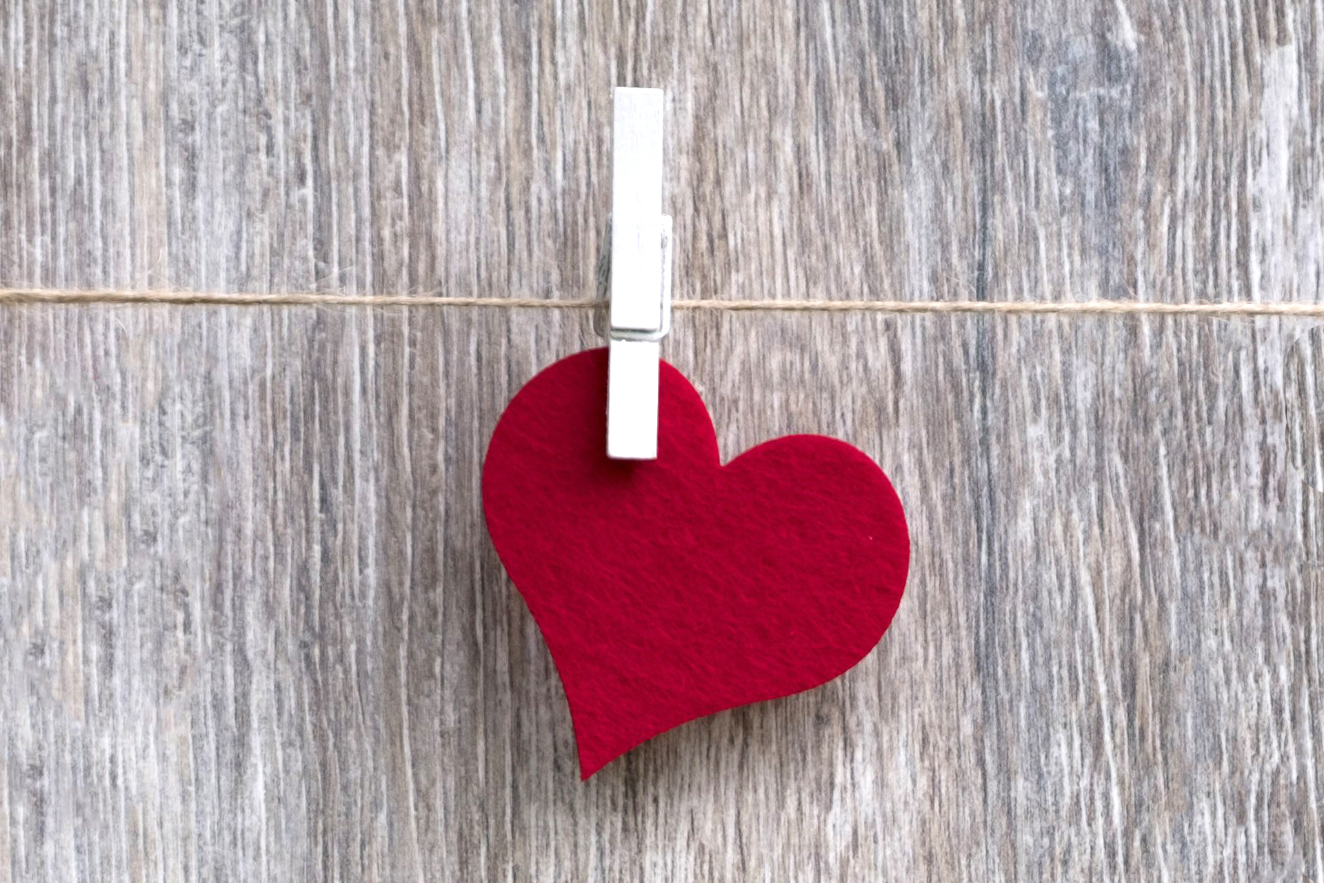 Tyghjärta som hänger på tork.