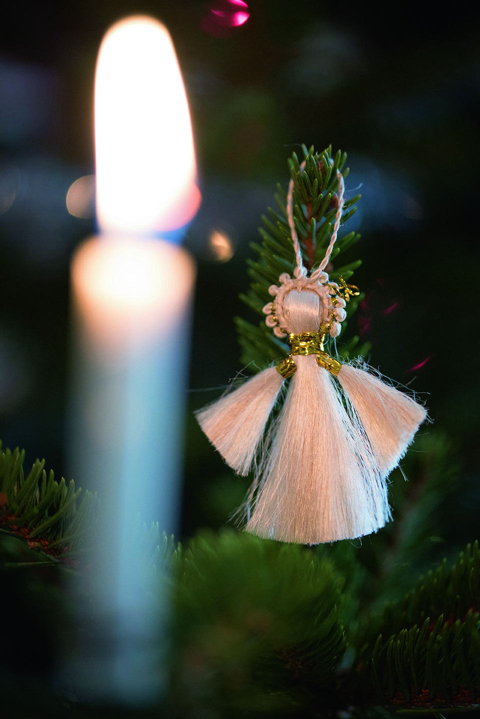 En ängeldekoration i en julgran