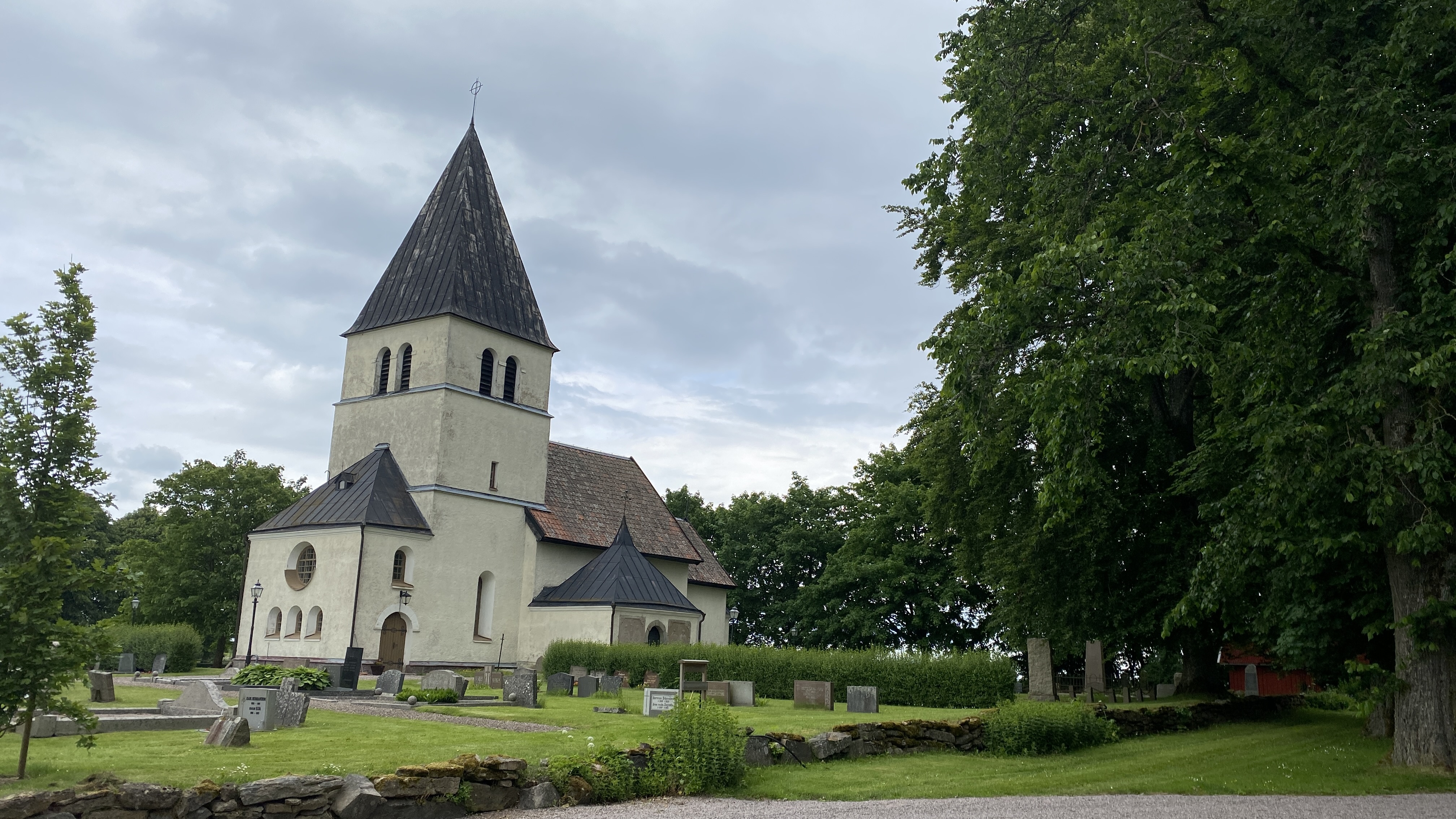 Hångsdala kyrka