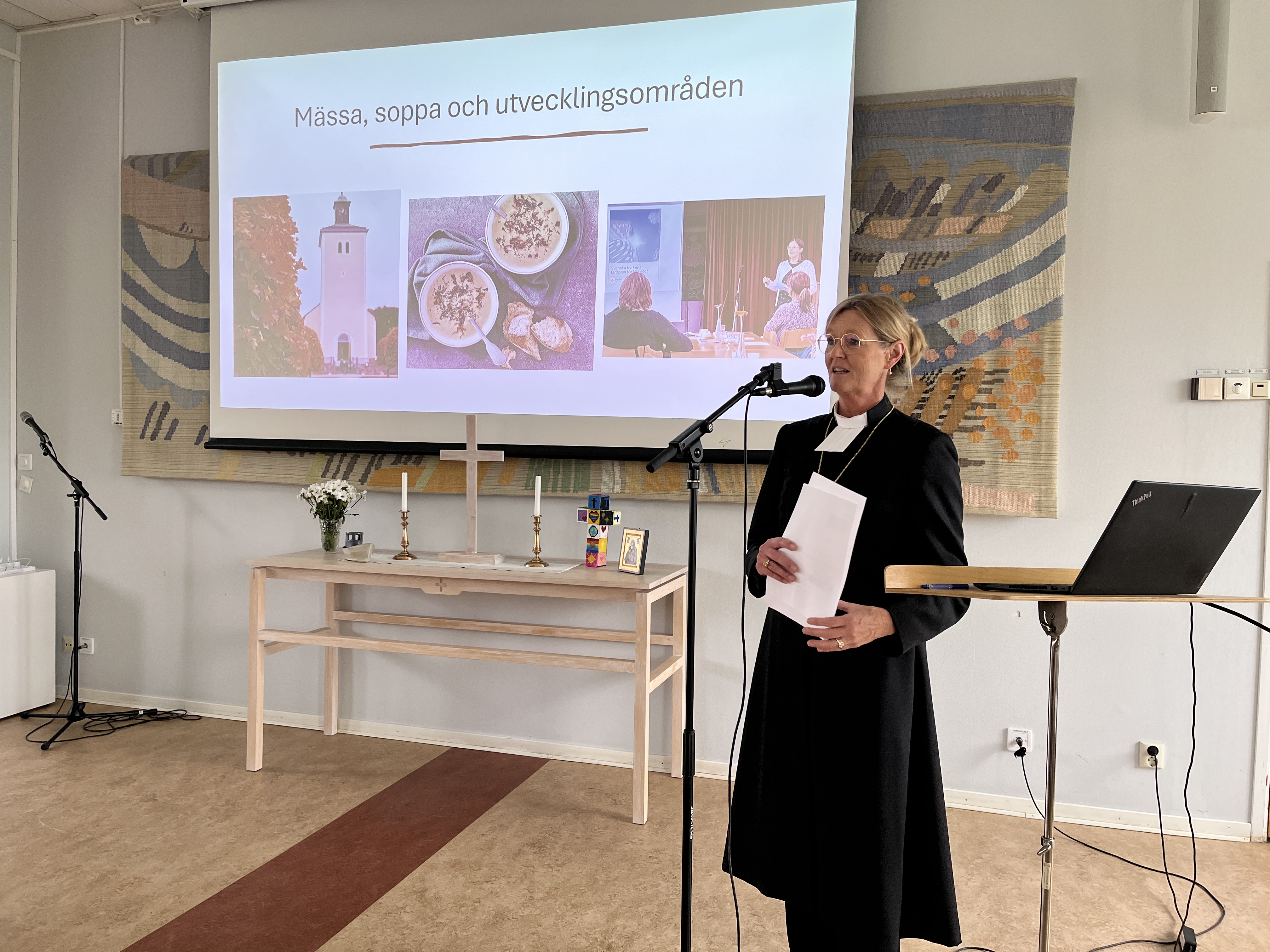 Biskop Ulrica ger sitt visitationstal i Töreboda församlingshem