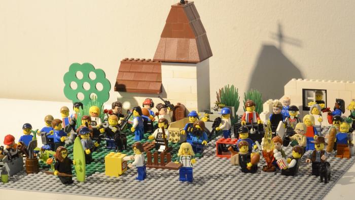 Pastoratets anställda som legofigurer