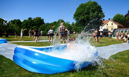Är du född 2007 eller 2008 och vill få ett härligt avslut på ditt sommarlov? Då är Sommarskoj Deluxe någonting för dig!