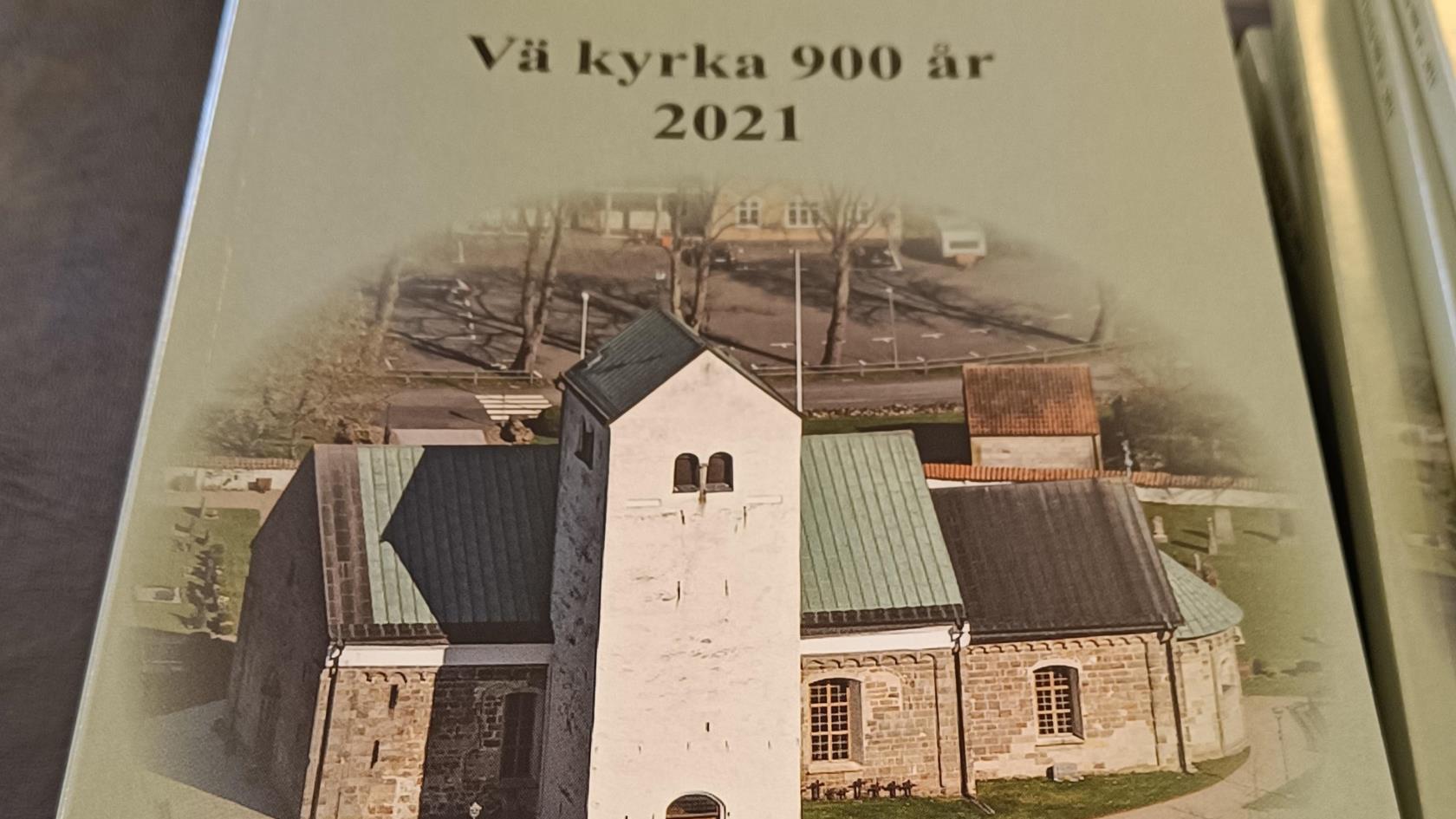 Bok om Vä kyrka.