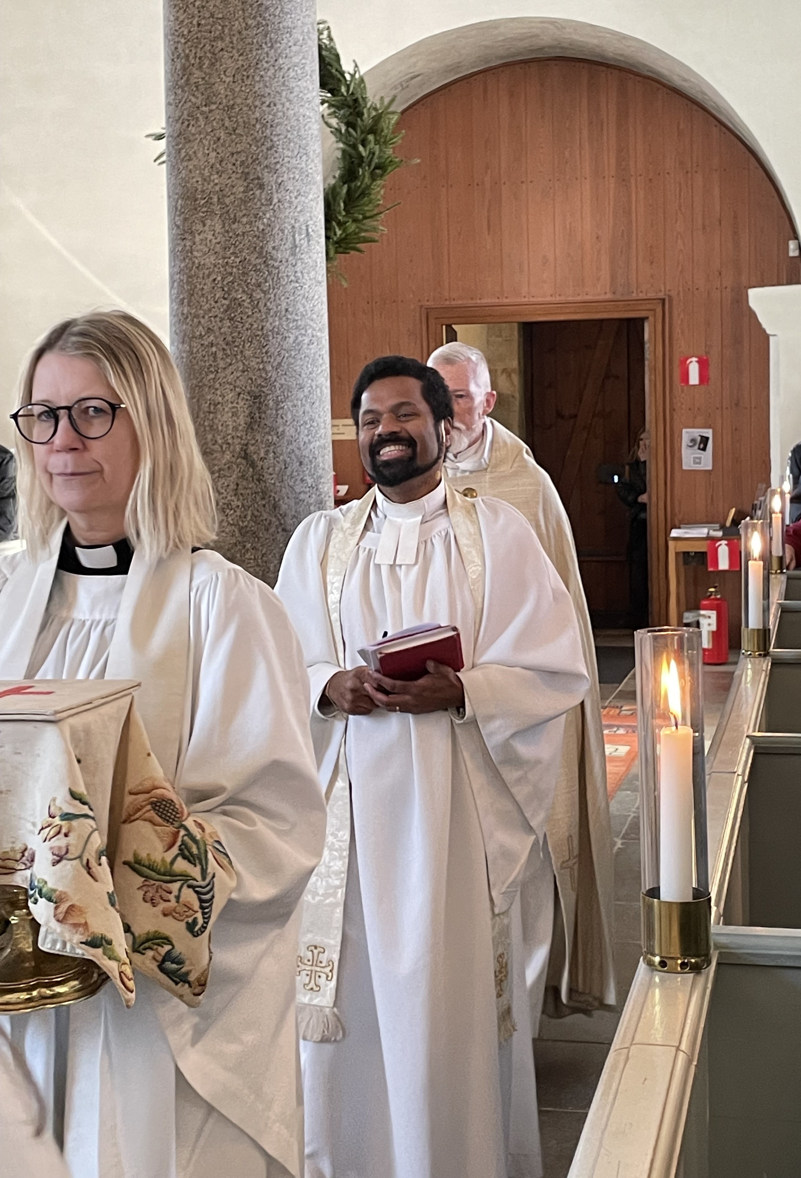 Procession in i kyrkan.