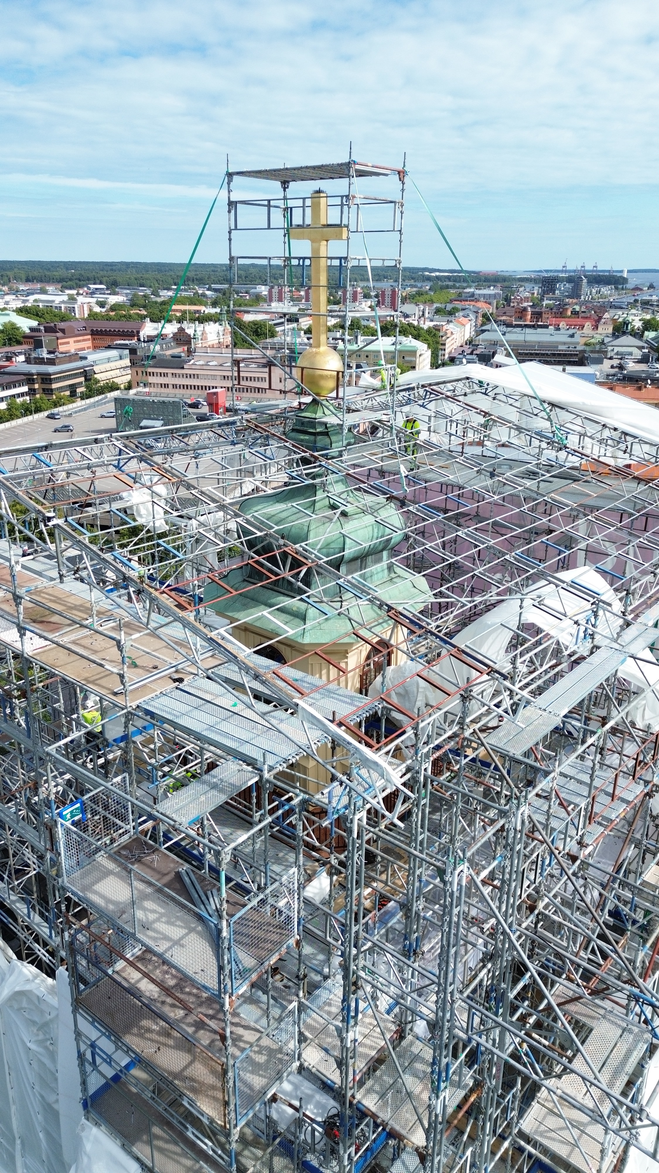 Korset lyser upp himlen