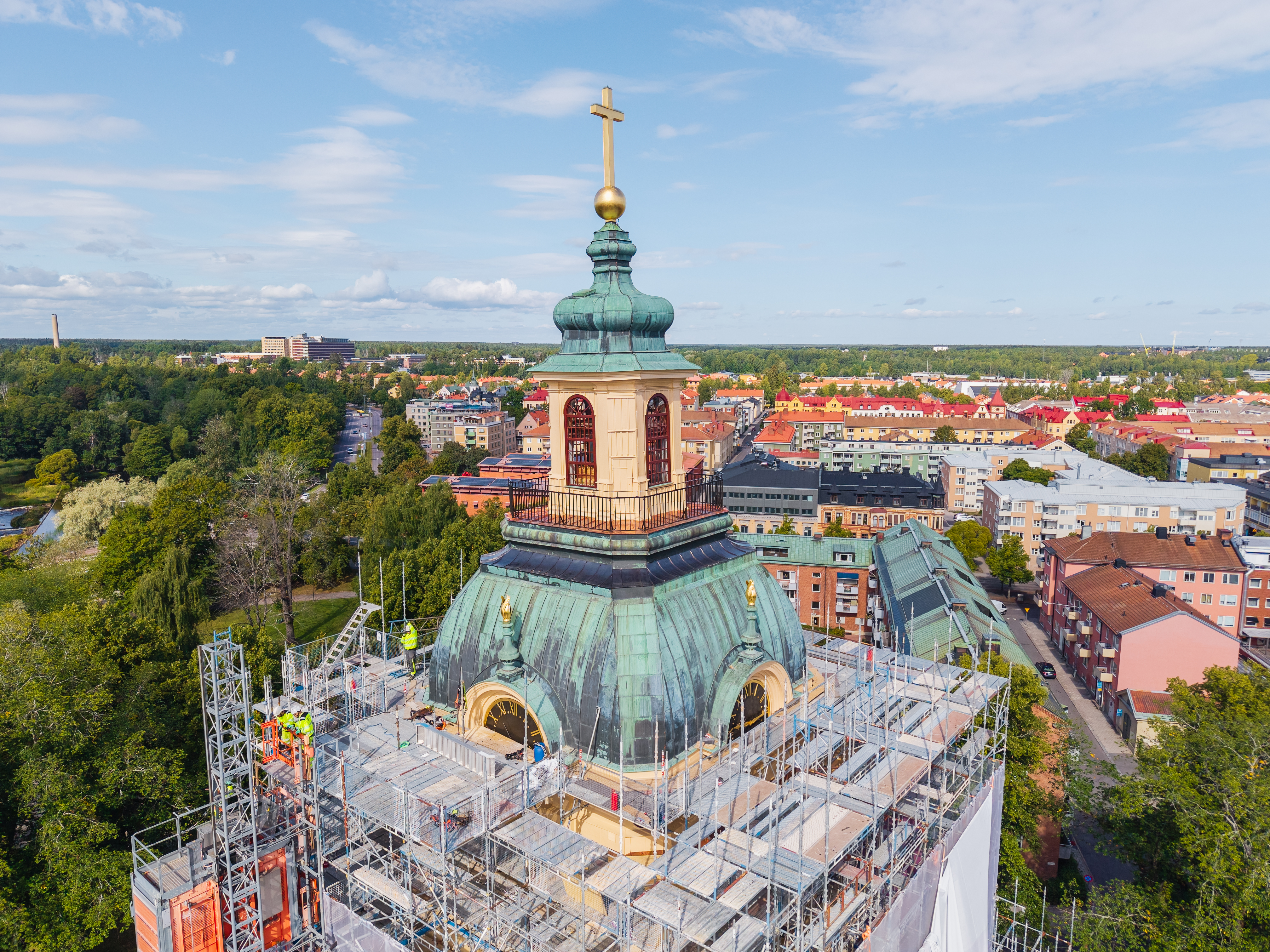 Bild på kyrktornet nyrenoverat