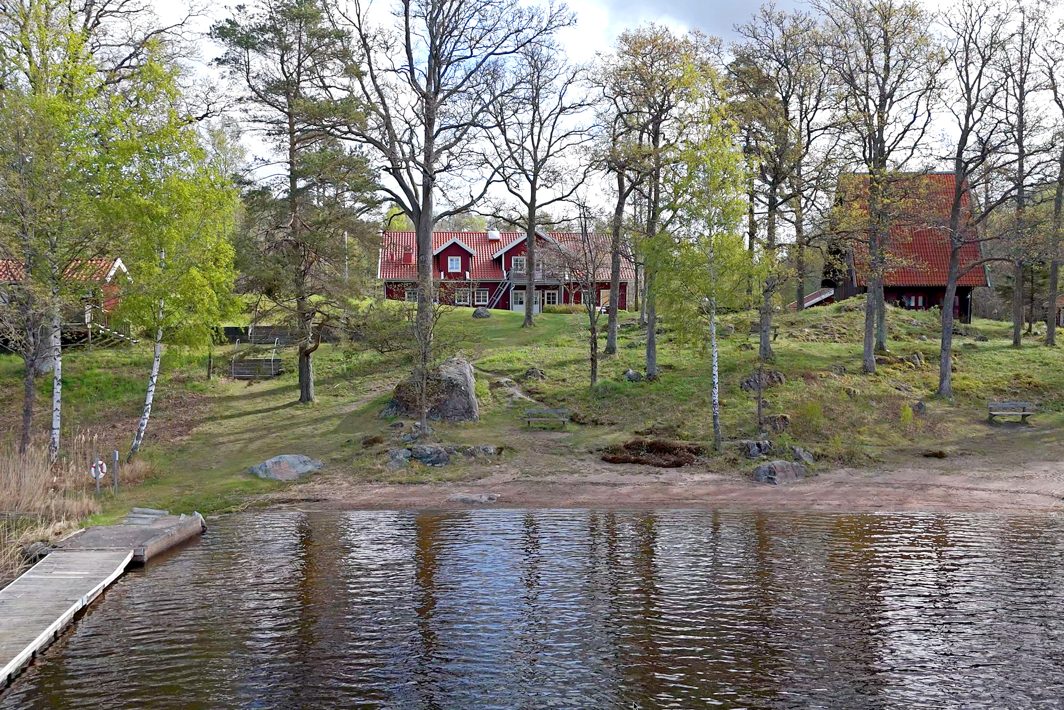 Gräsviken kurs- och lägergård ligger vackert vid Öresjö
