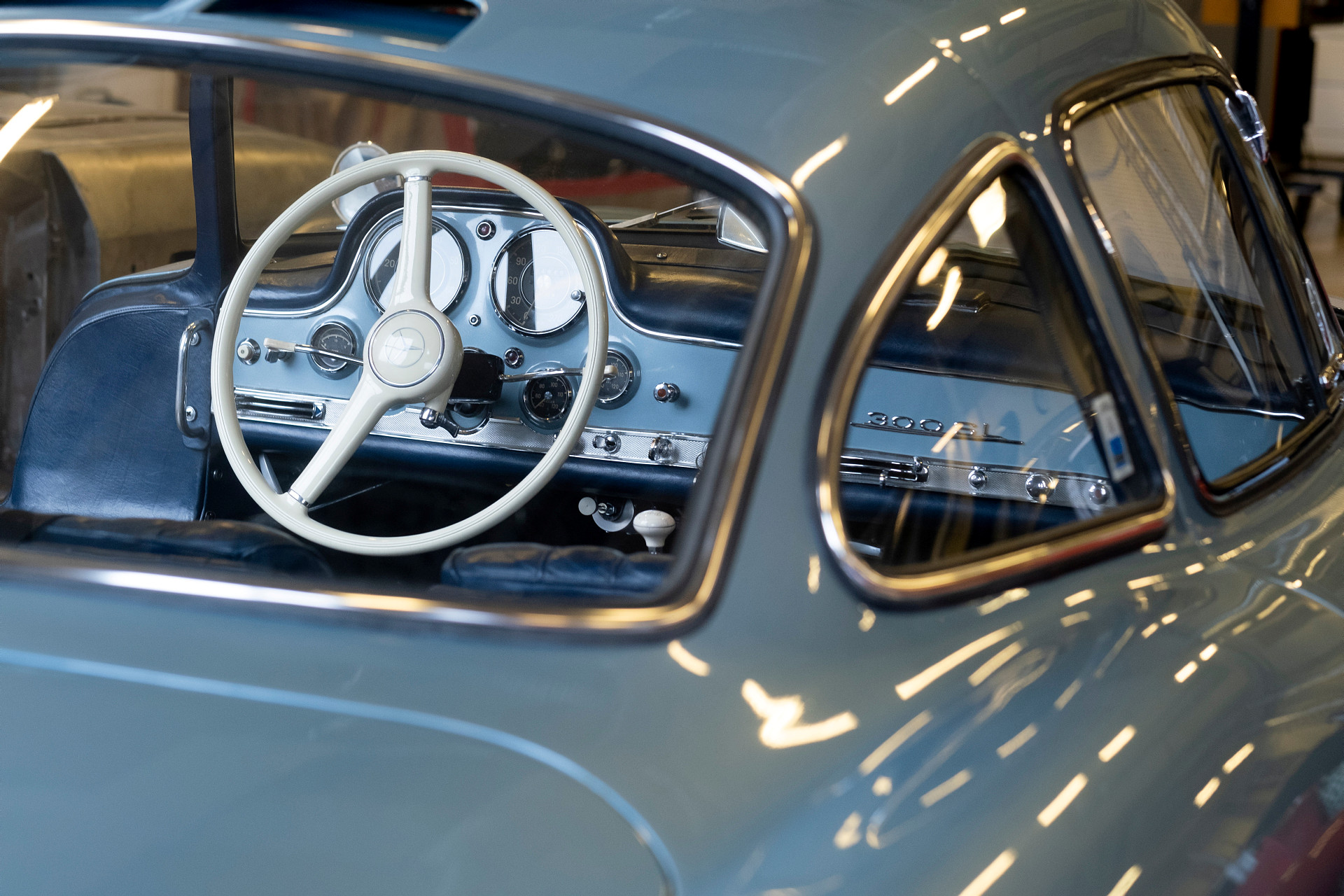 Glänsande gammal bil