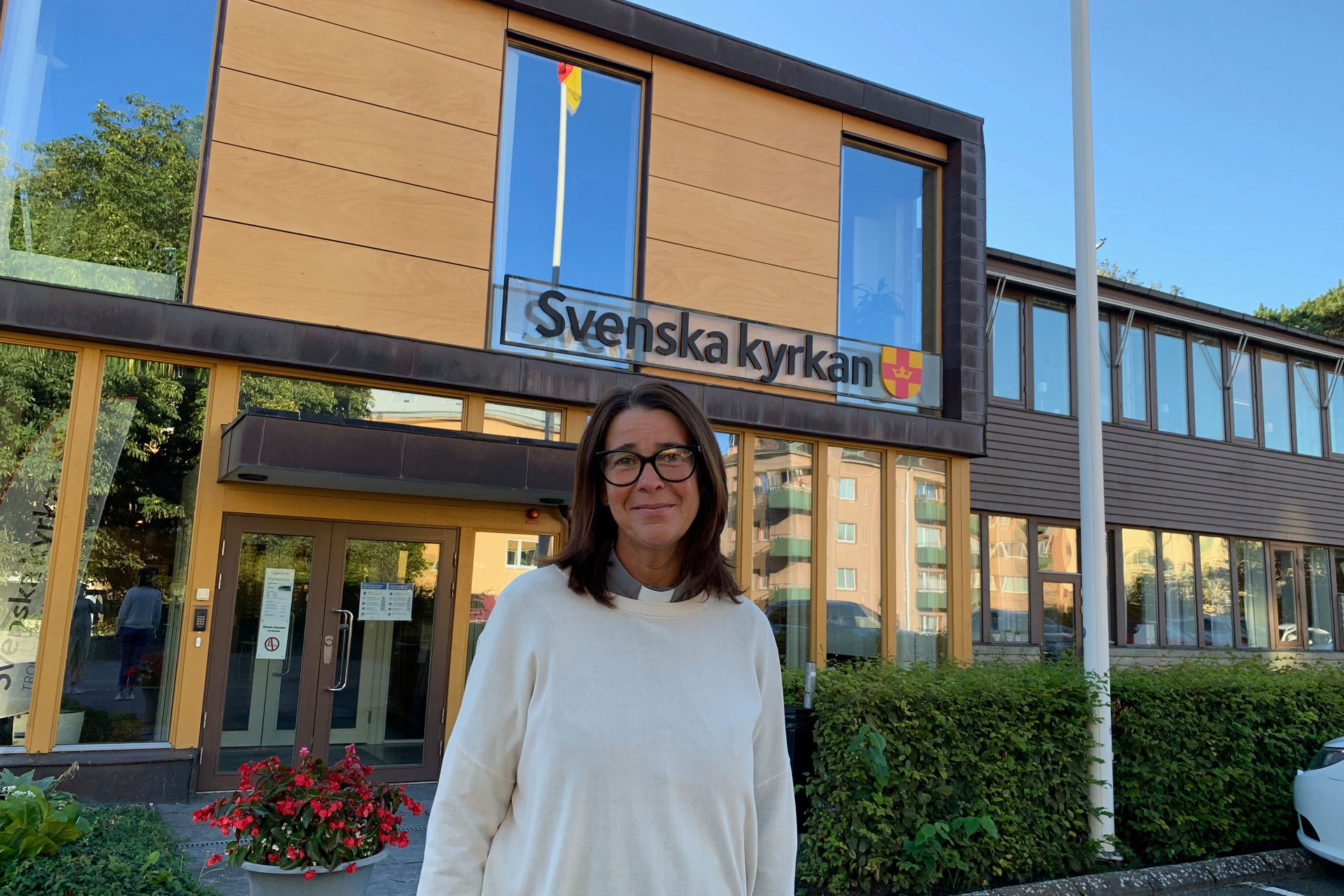 Elisabet Öman, kyrkoherde utanför Kyrkans hus