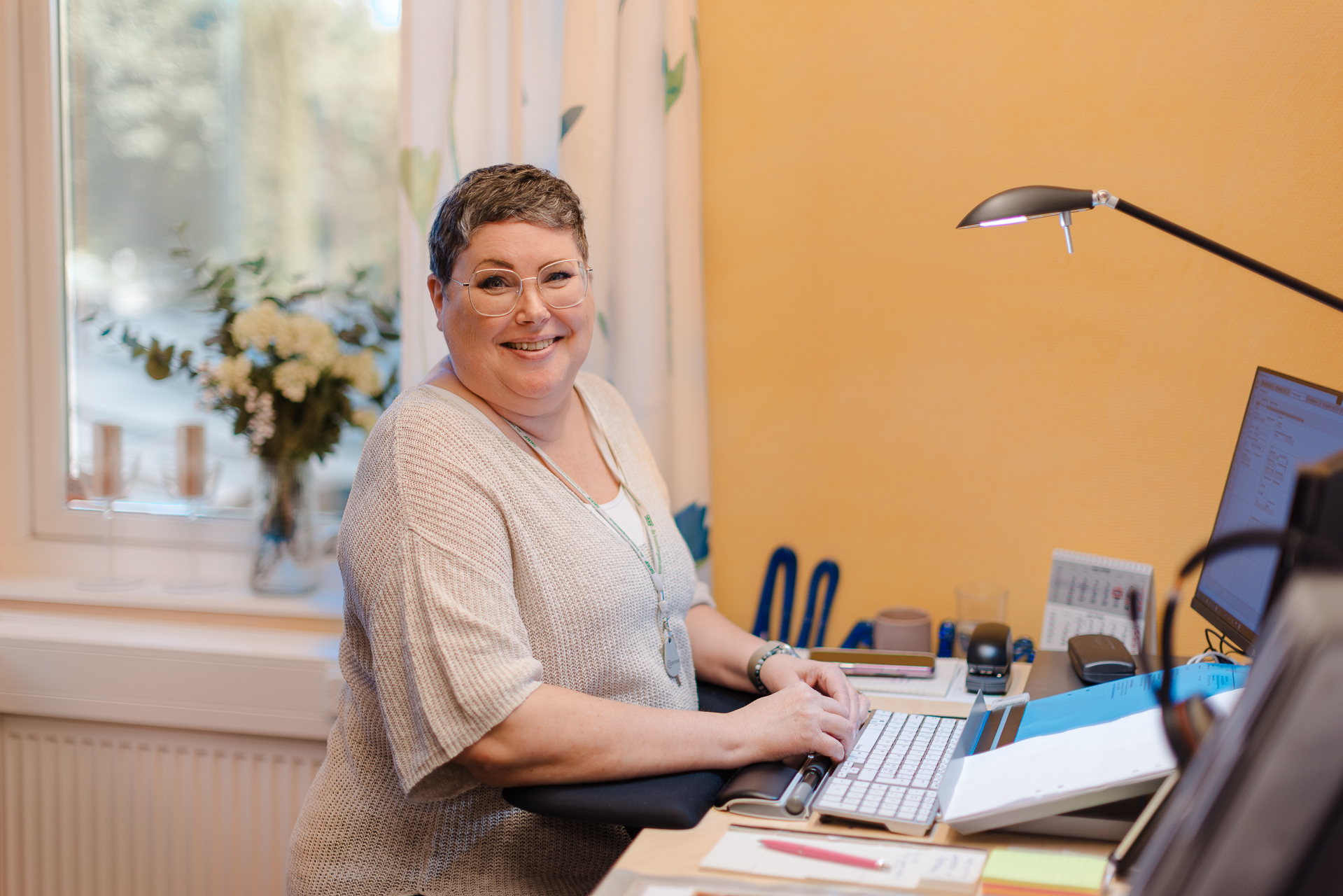 Medarbetare Monika på Kyrkogårdsförvaltning svarar på alla frågor ni har om begravning.