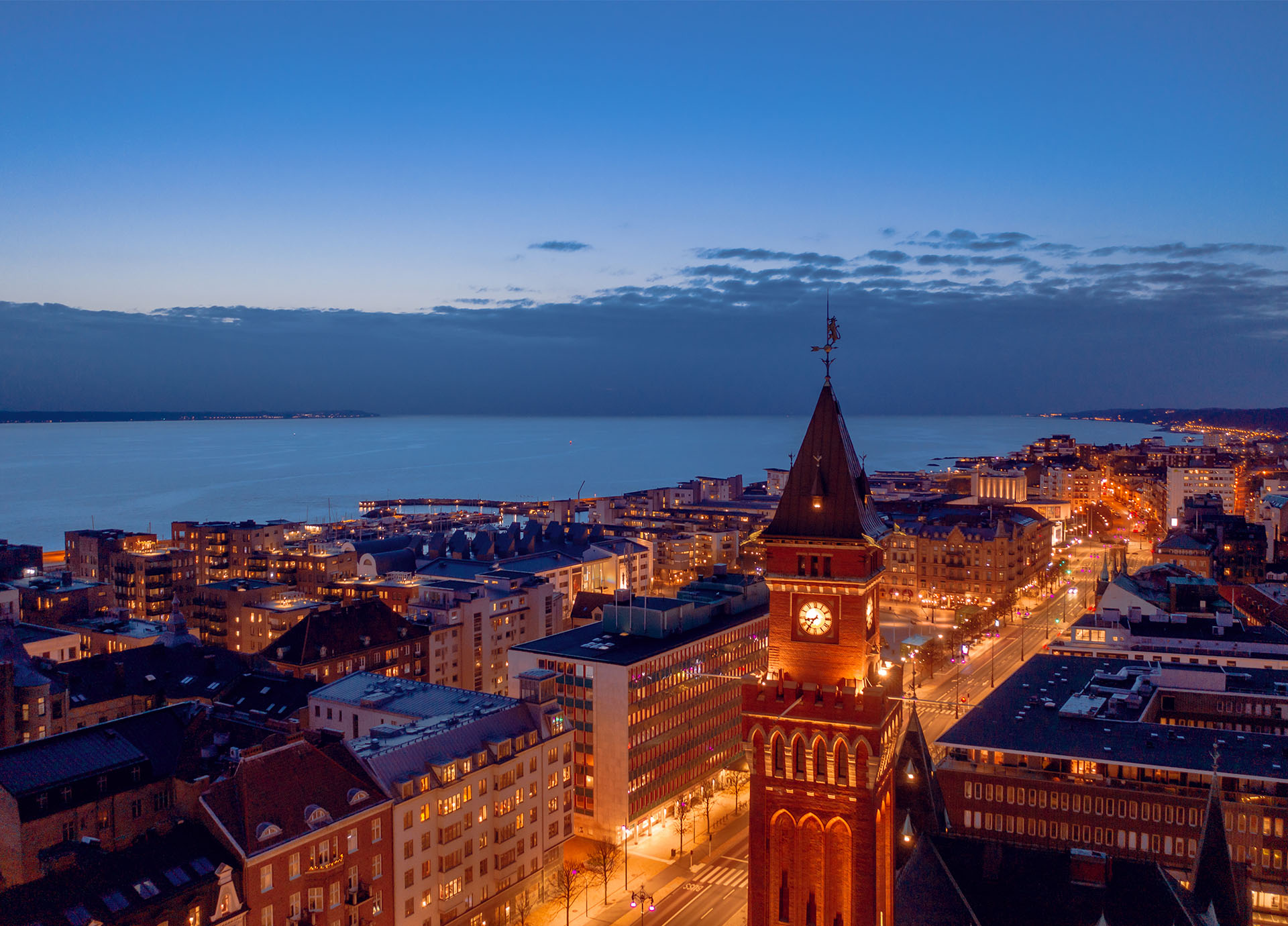 Flygbild över Helsingborg nattetid