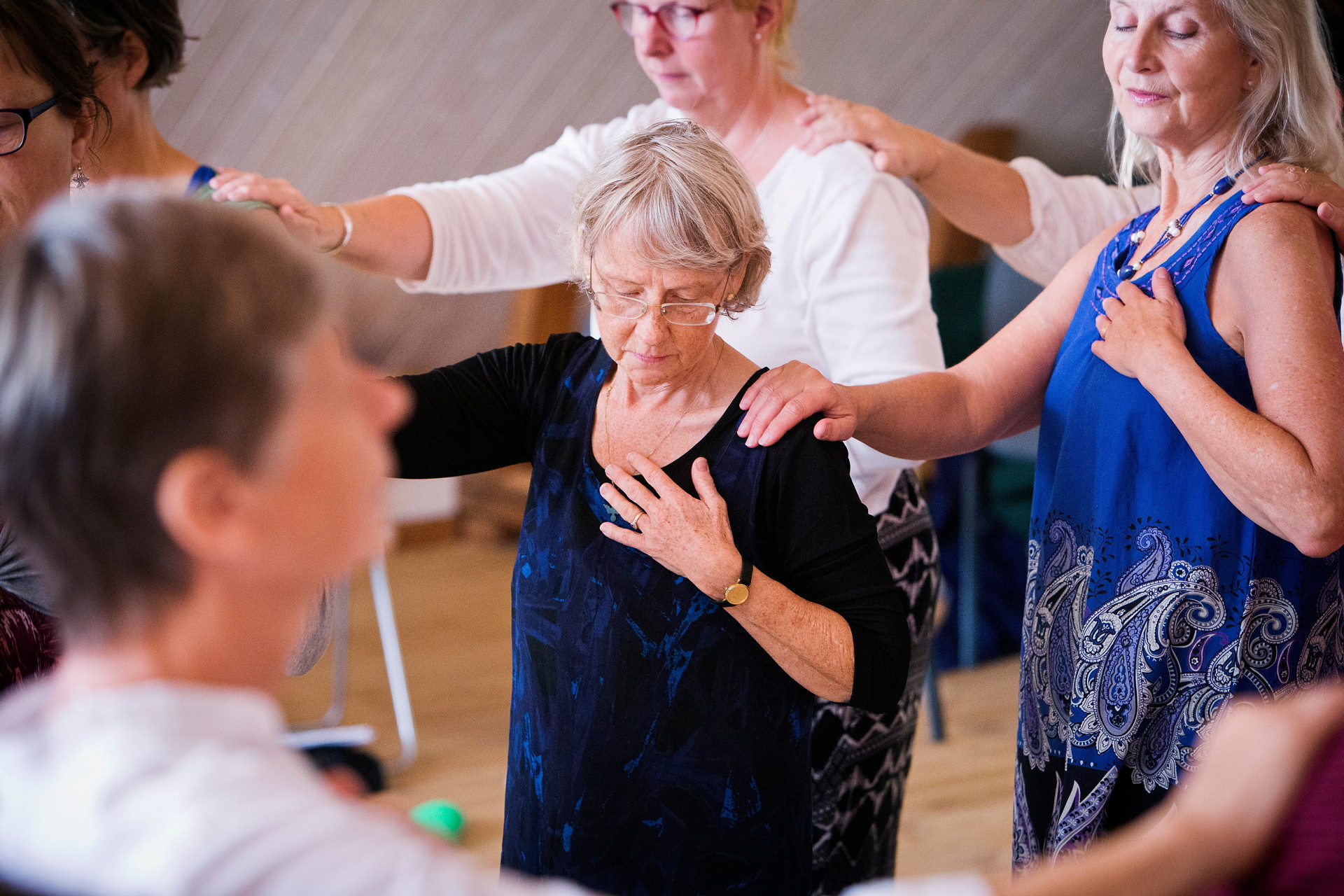 Kvinnor som dansar helig dans.