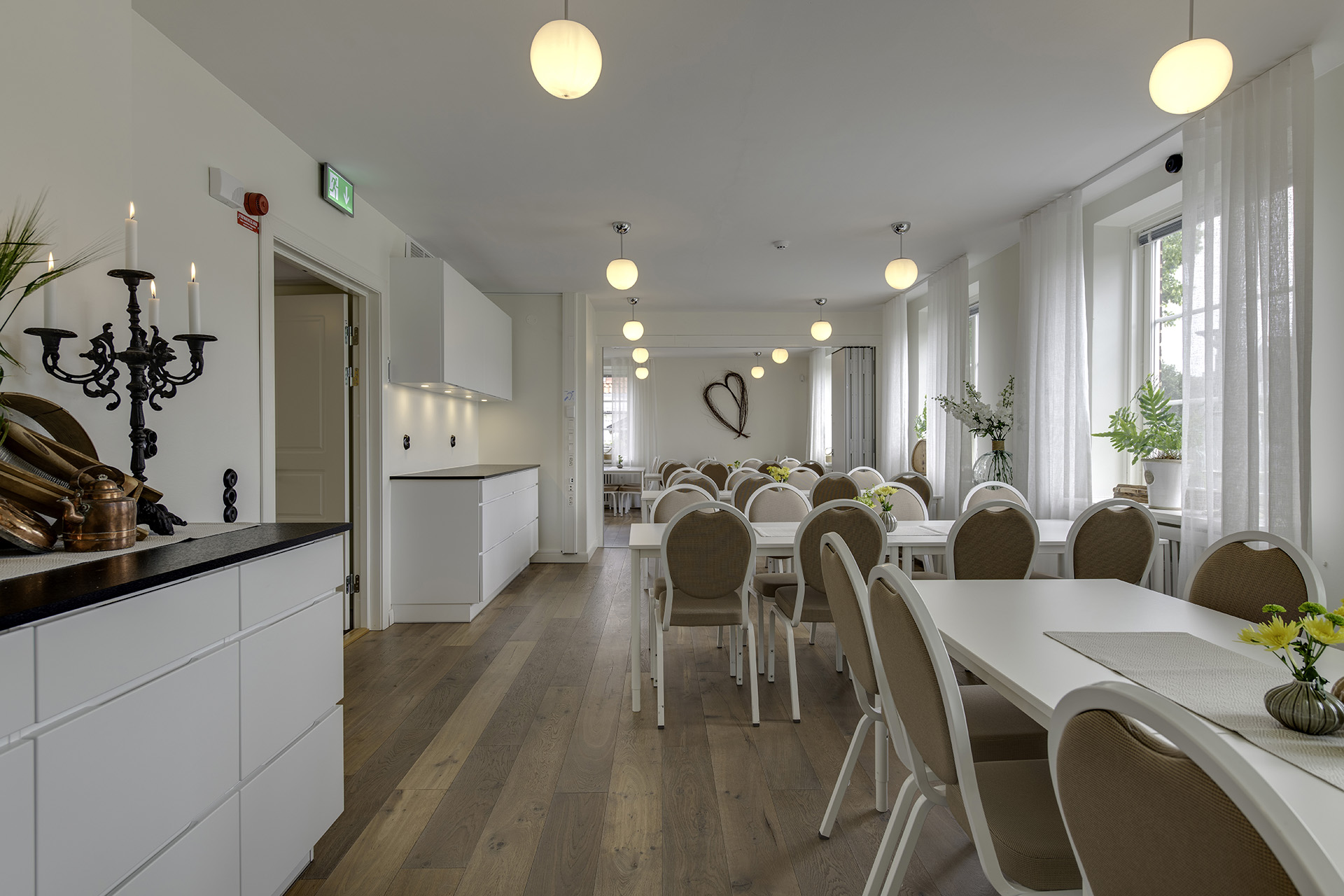 Interiörbild av samlingslokal i Olaus Petrigården