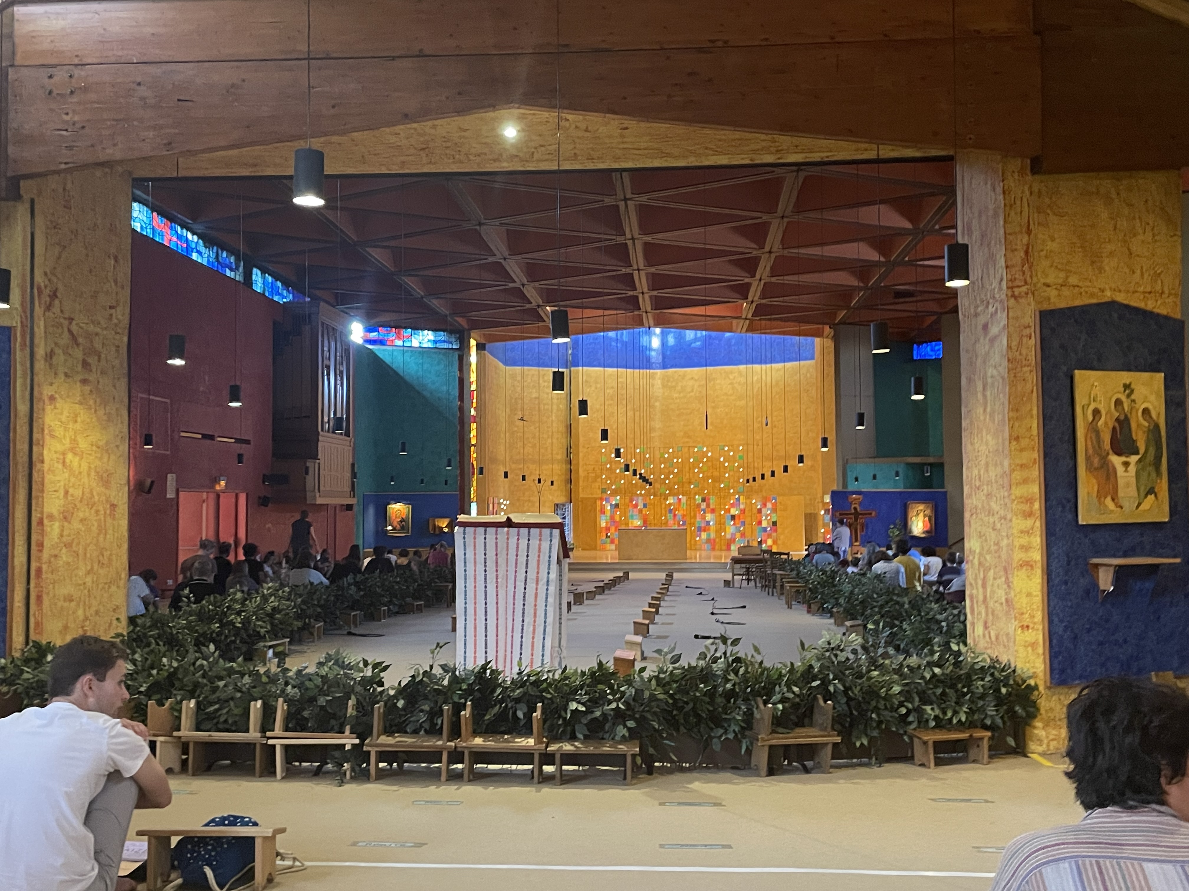 Bild på altare i Taizé