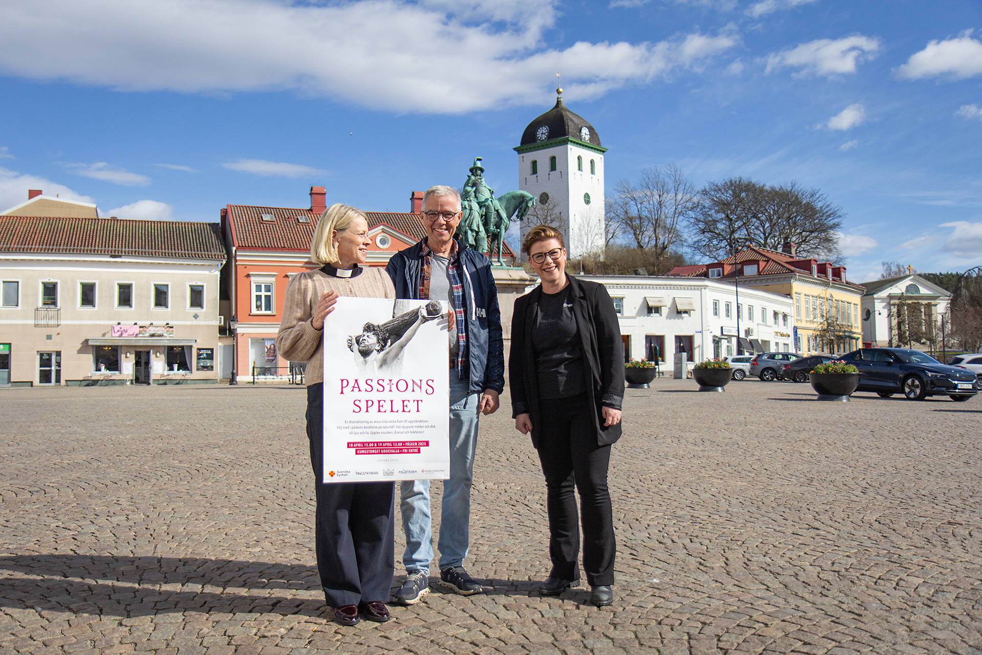 Malin Hammarström, Janne Sääf och Ragna Jennerhav på Kungstorget i Uddevalla.