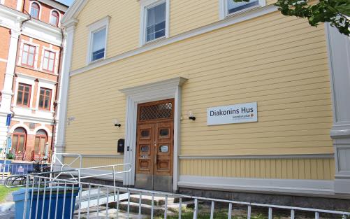 Diakonins Hus, gult trähus vid Nygatan i Luleå.