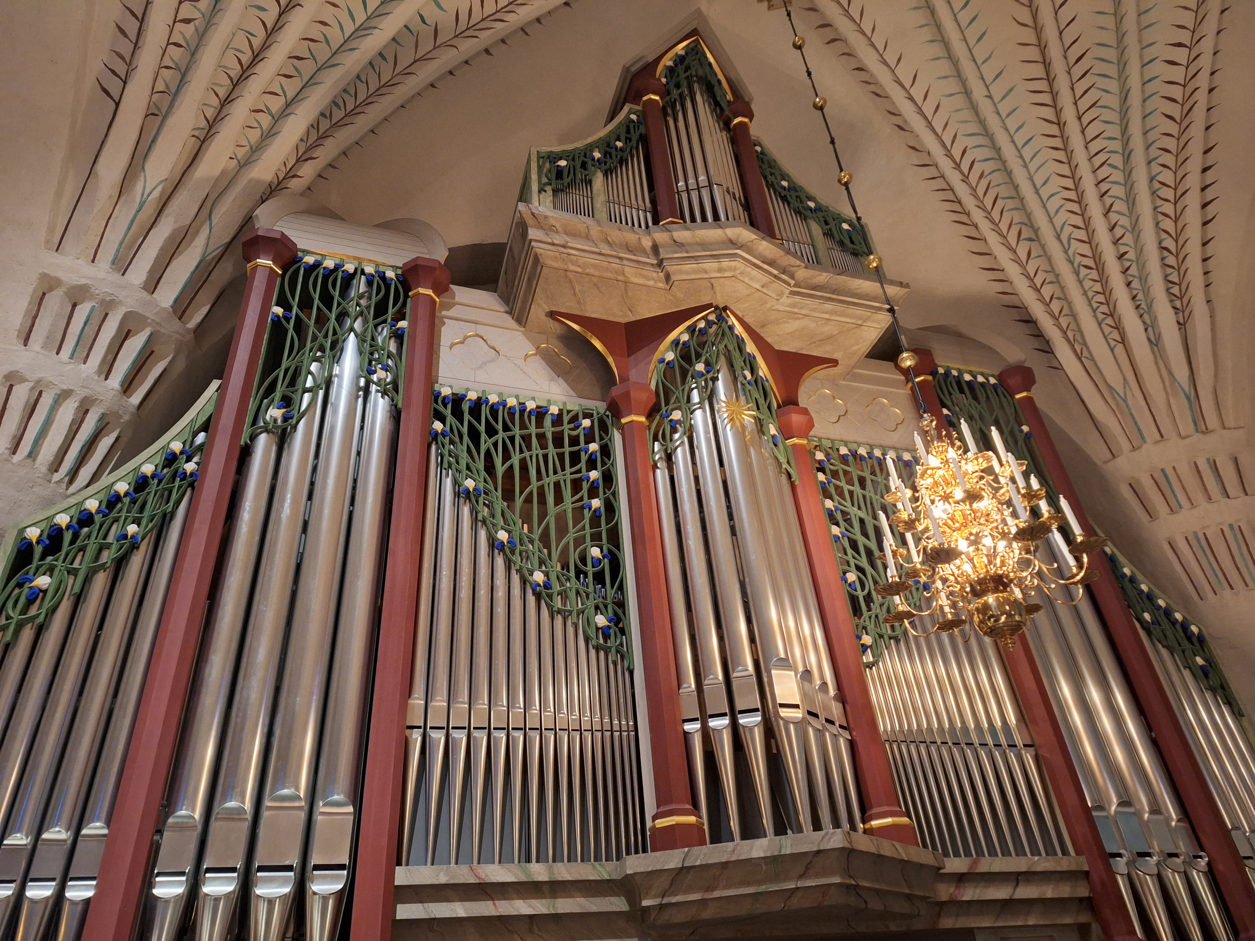 Orgelfasaden i Backens kyrka