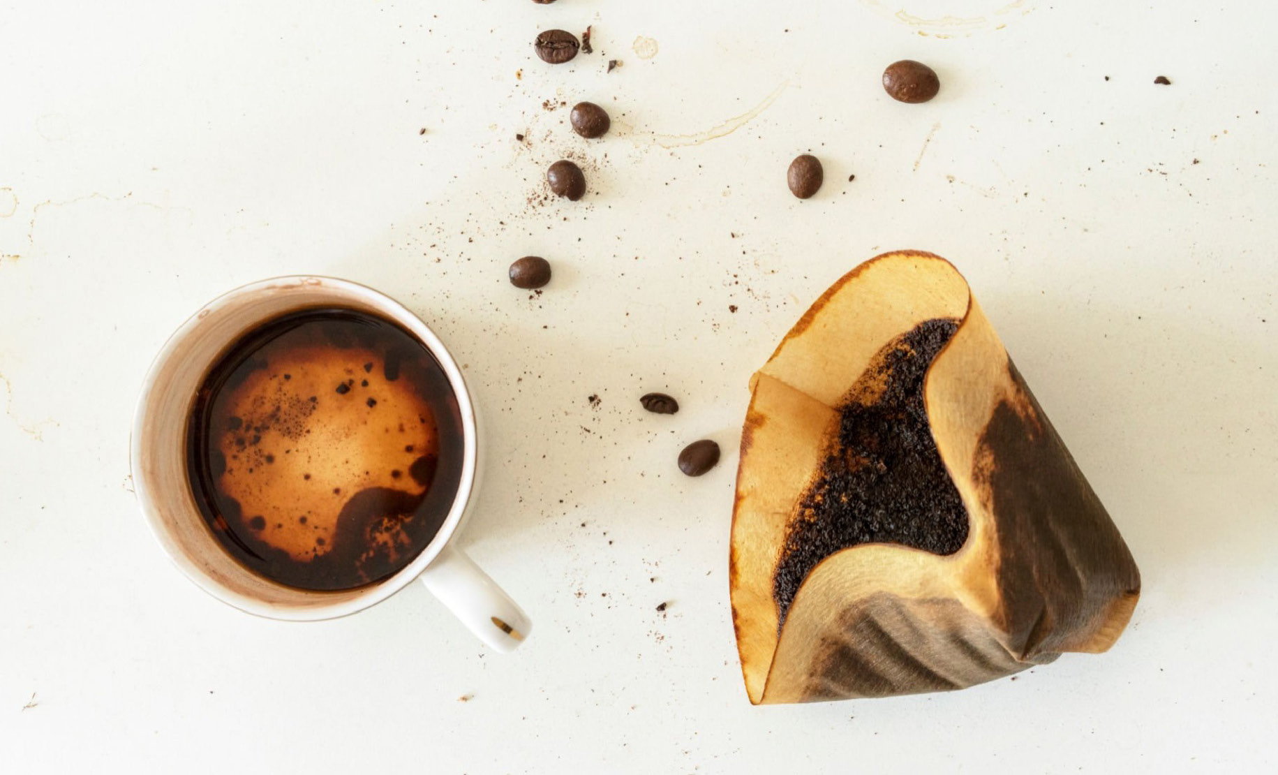 Kaffefilter och bönor