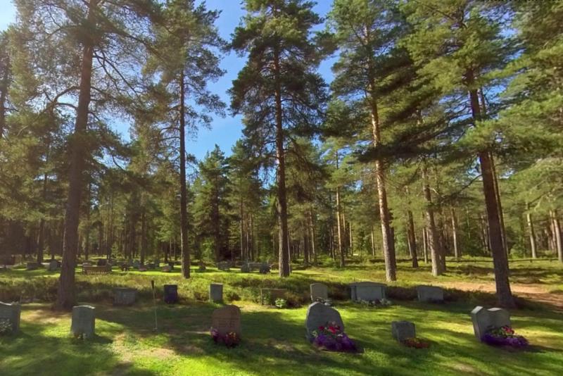 Se dig omkring på kyrkogården i 360 grader. Klicka på bilden för att komma till en karta över kyrkogården.