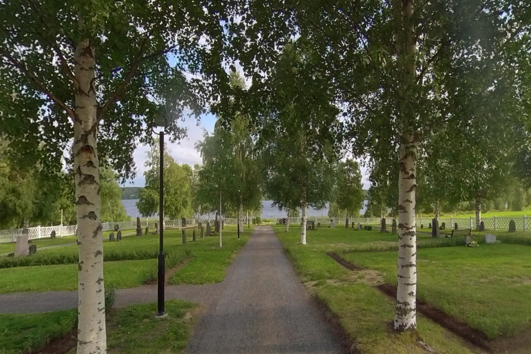 Se dig omkring på kyrkogården i 360 grader. Klicka på bilden för att komma till en karta över kyrkogården.