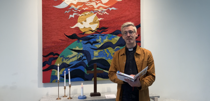 Du kan följa vår pastorsadjunkt Erik Horner via hans egen facebooksida och även lyssna på honom via hans podd.
