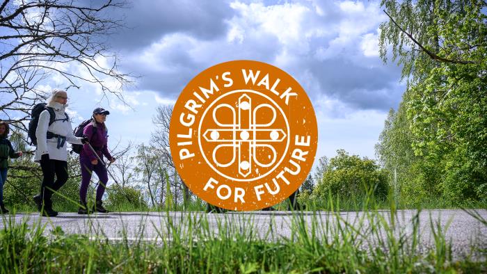Bild på personer som går på en väg med ryggsäckar samt logotypen för Pilgrim's Walk for Future