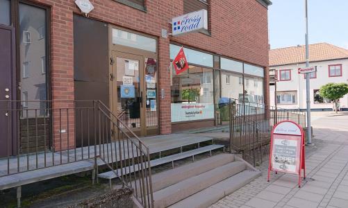 Mitt i centrala Nossebro hittar du Café Crossroad- kyrkans träffpunkt mitt i vardagen!
Verksamheten innebär många spännande möten med olika människor.