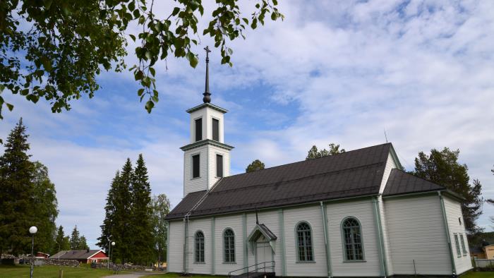 Korpilombolo kyrka