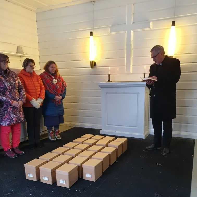 En fin stund i kapellet med Peder Jonson, kyrkoherde i Pajala församling.