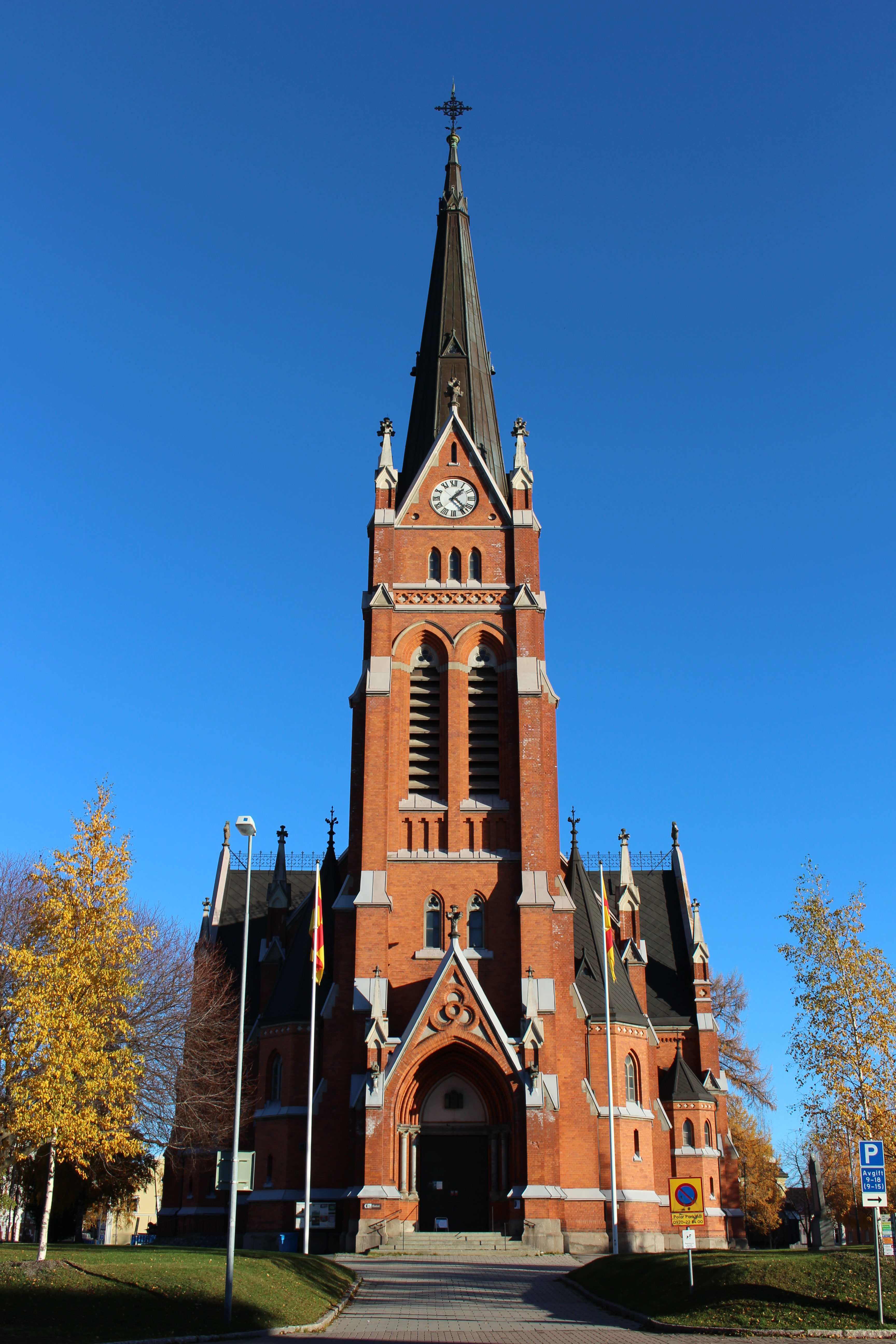 Luleå domkyrka entre höst
