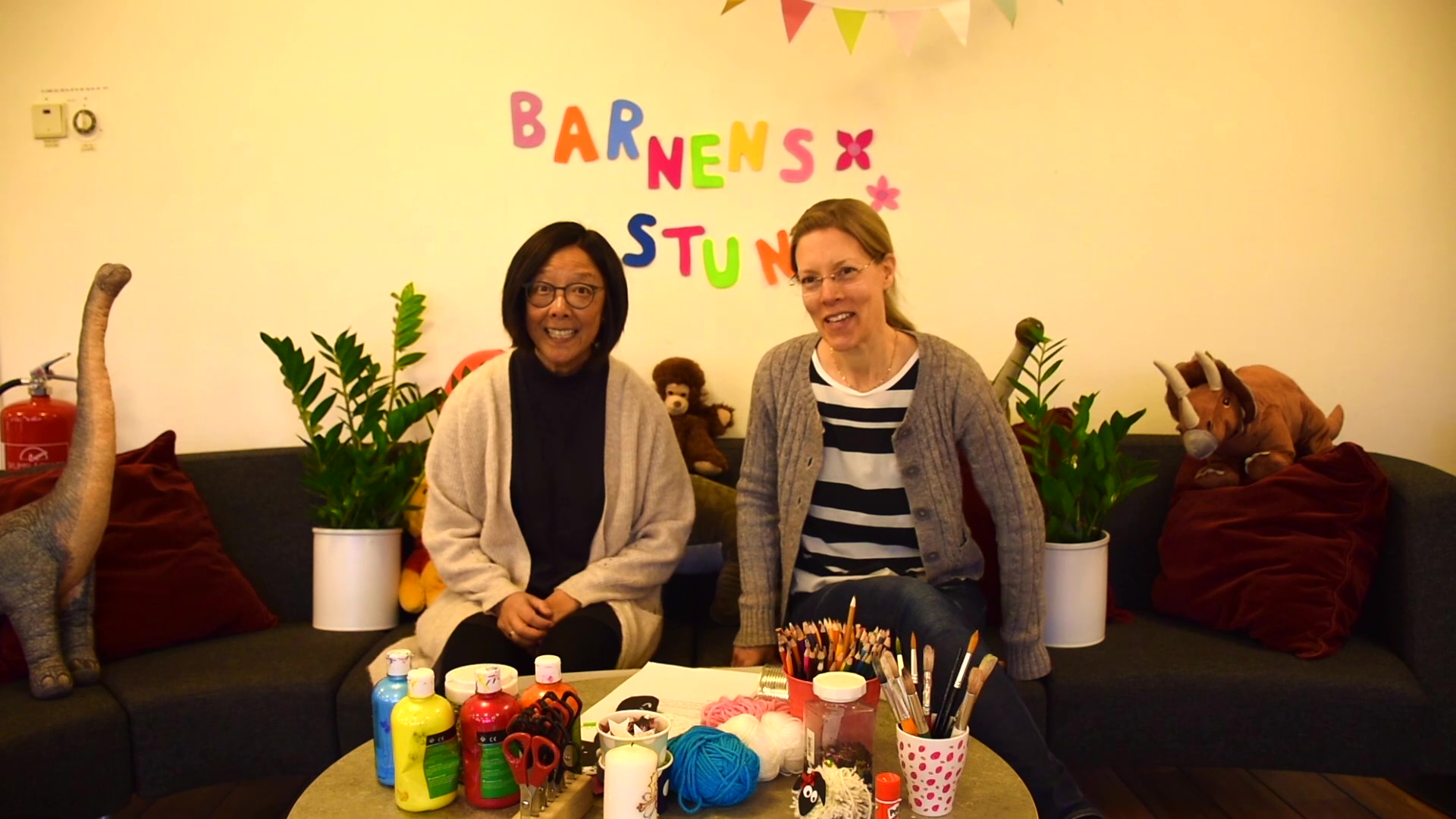 Åsa och Anna på söndagsskolan Barnens stund