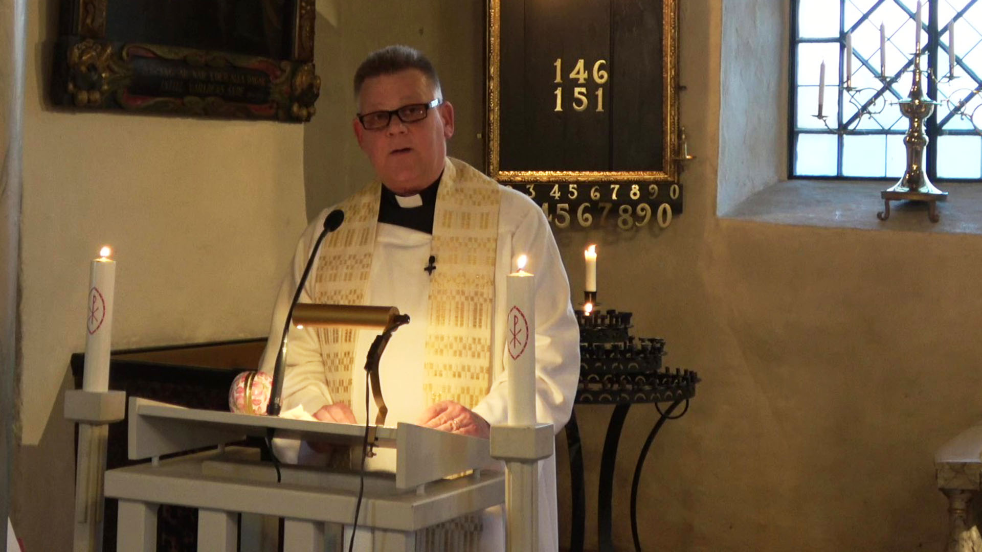 Prästen Fredrik Spolander predikar i Hakarps kyrka