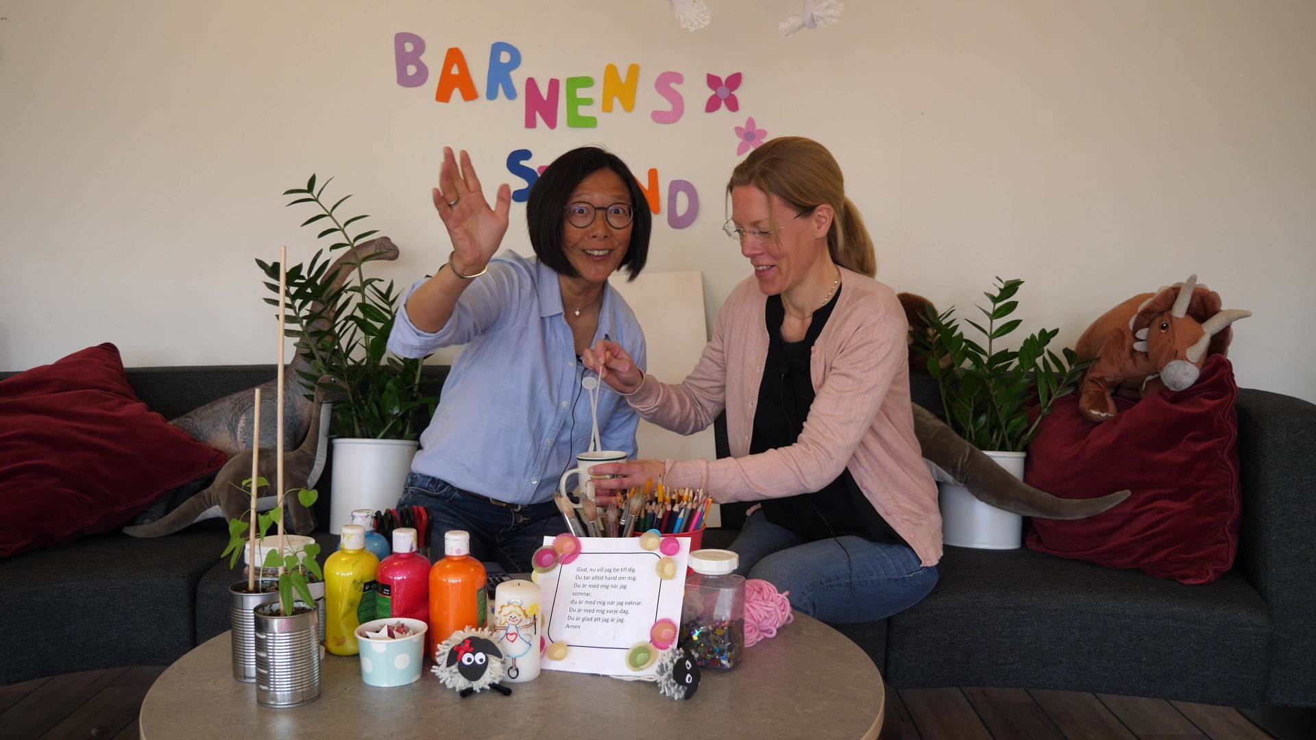 Åsa och Anna på söndagsskolan Barnens stund