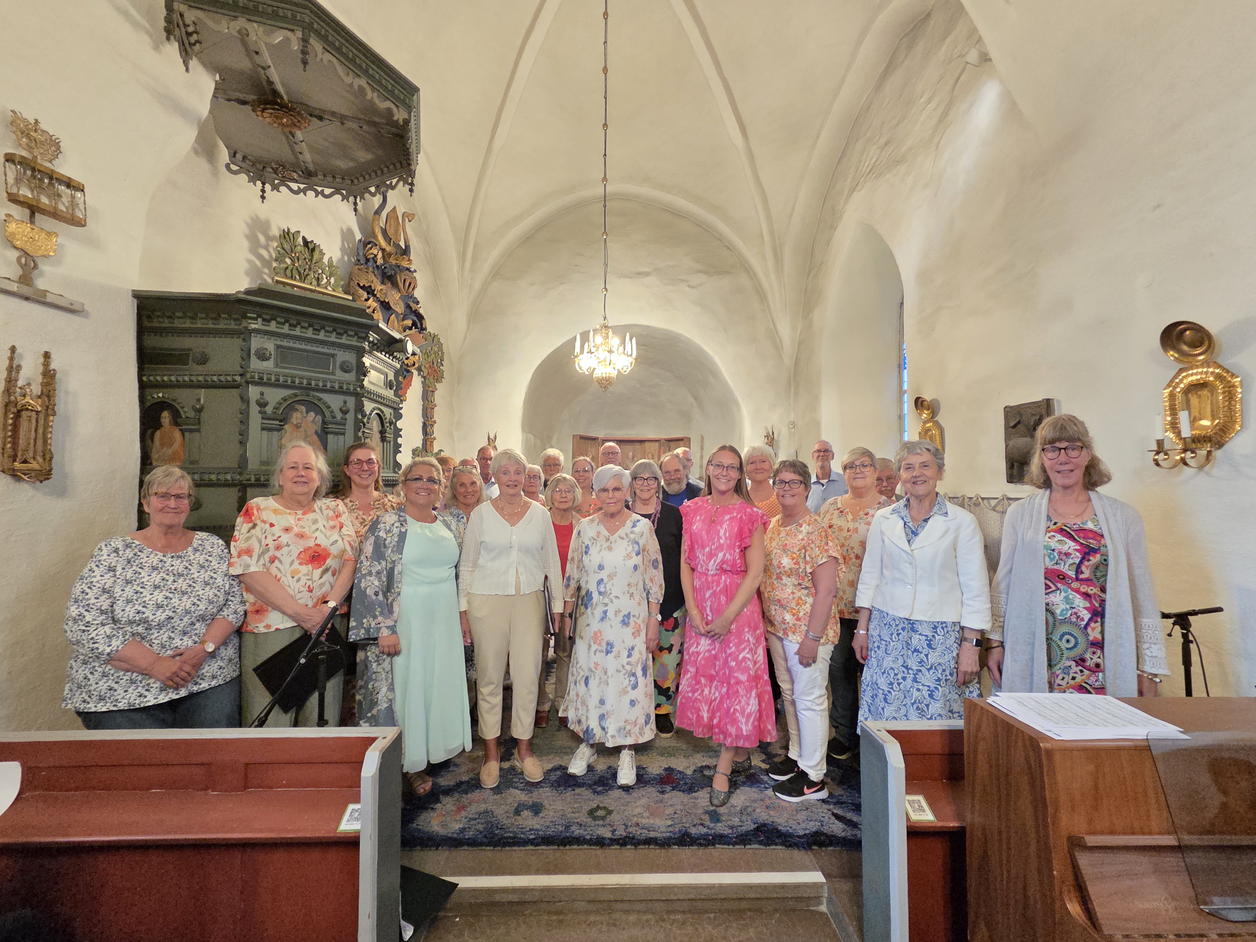 bild på kör i kyrka