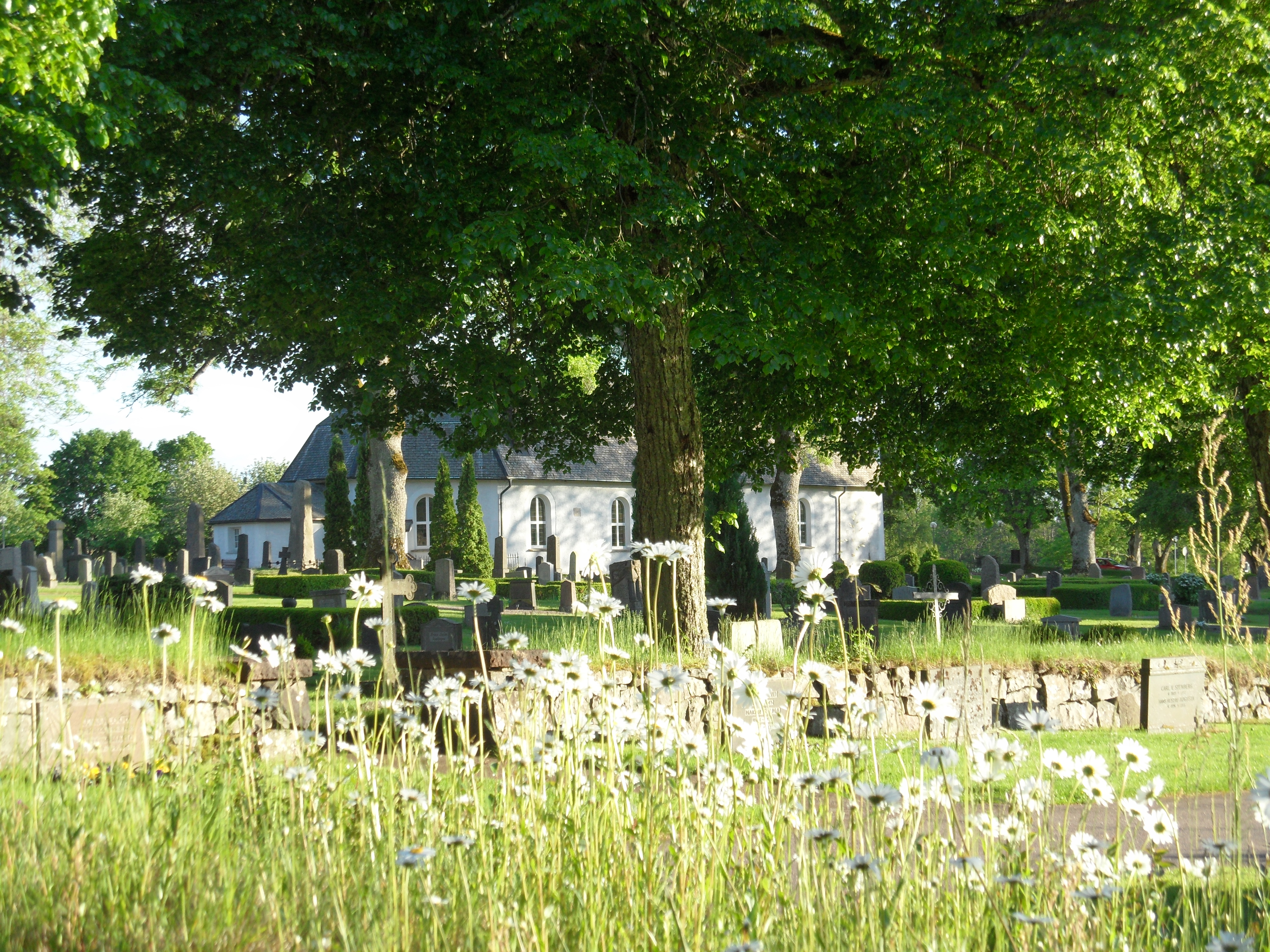 Västra Tunhems kyrkogård