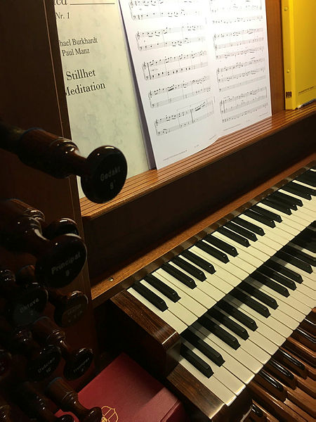 Bild på notblad på orgel