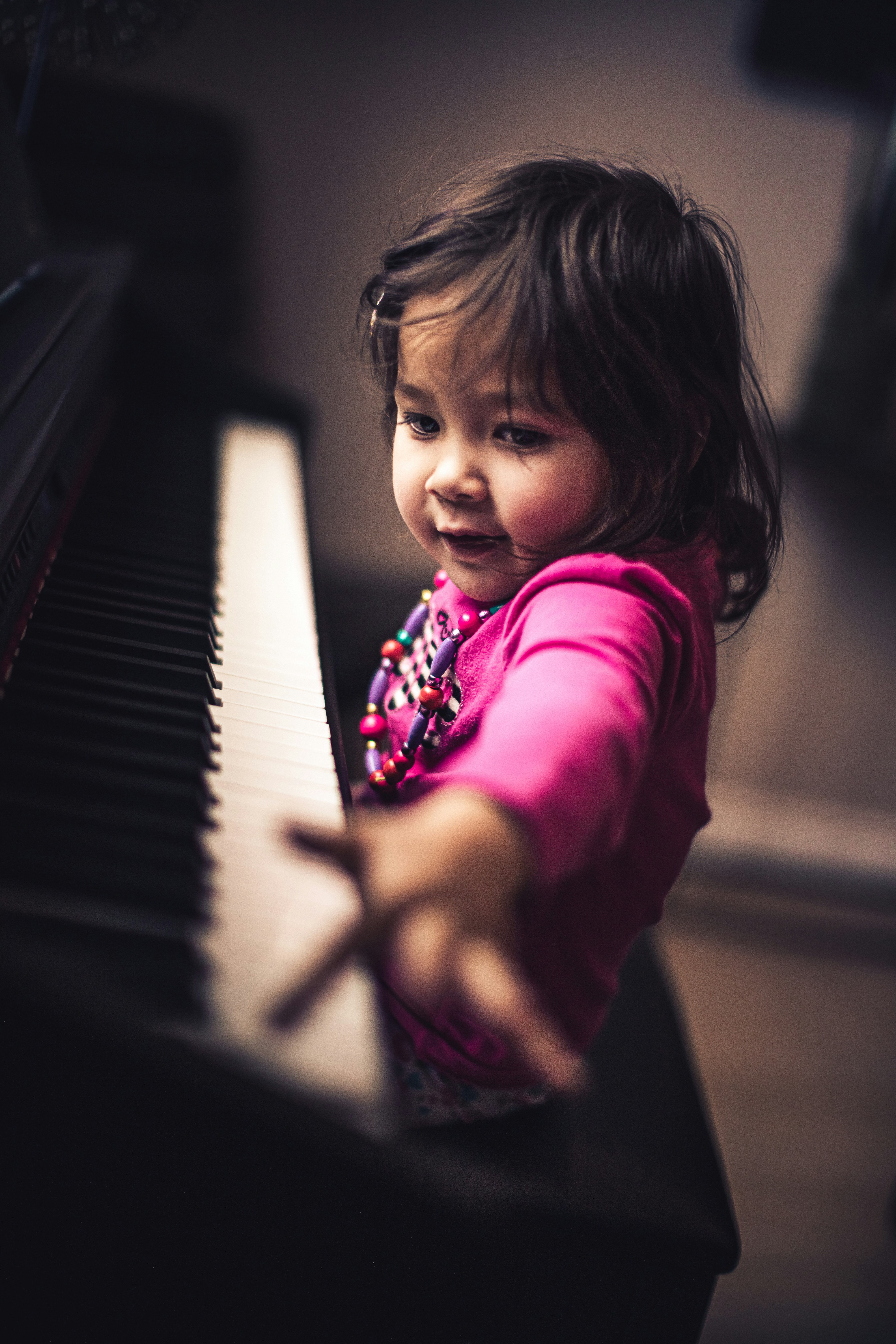 Barn som spelar piano