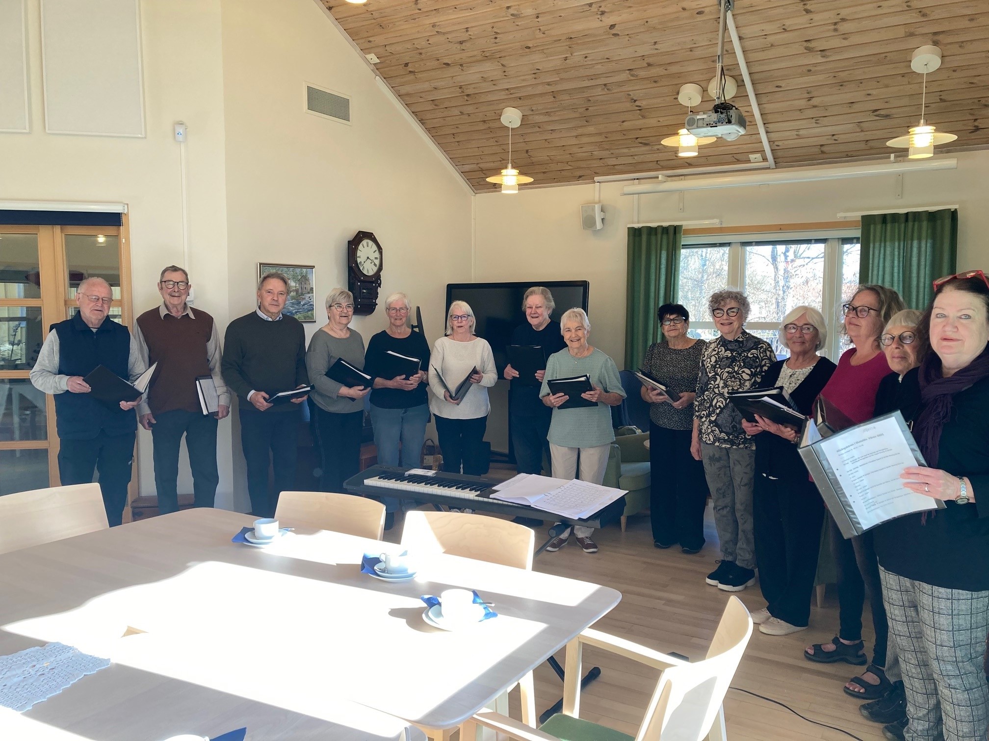 Allsångskören sjunger på Asken