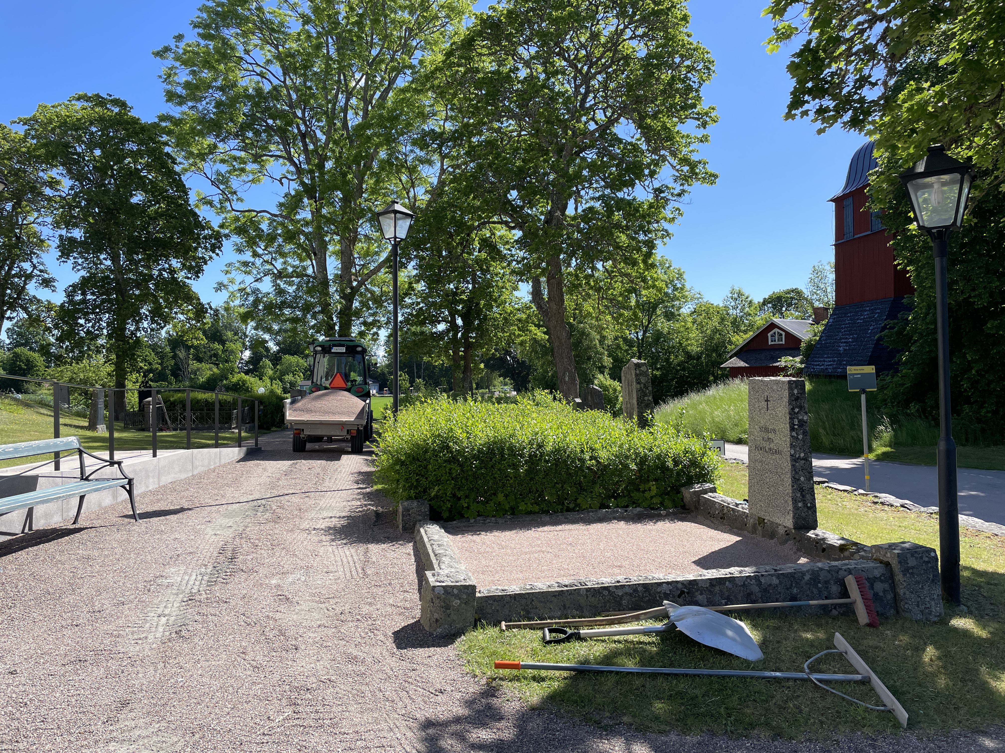 Börje kyrkogård byte av gravgrus