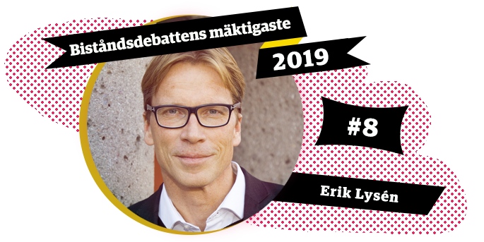 Bild på man i glasögon. Text Biståndsdebattens mäktigaste 2019 plats 8, Erik Lysén. 