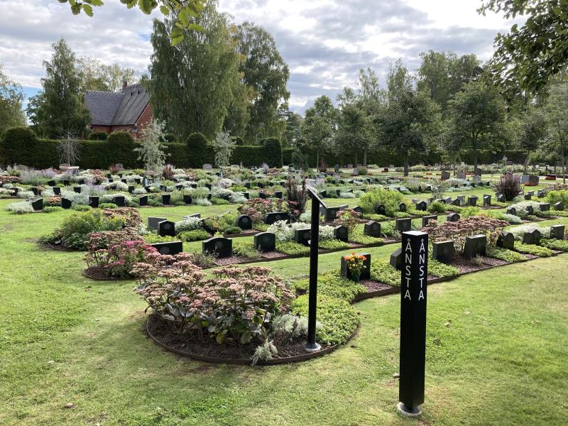 Askgravplats Ånsta, Längbro kyrkogård