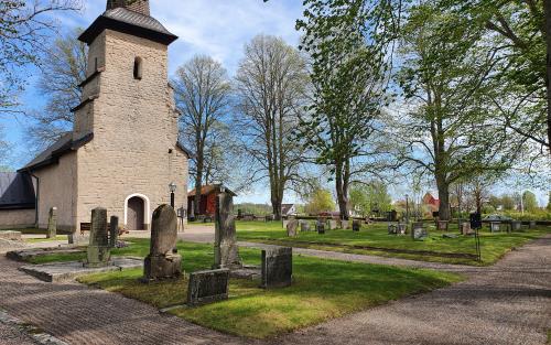 Ekers kyrka och kyrkogård