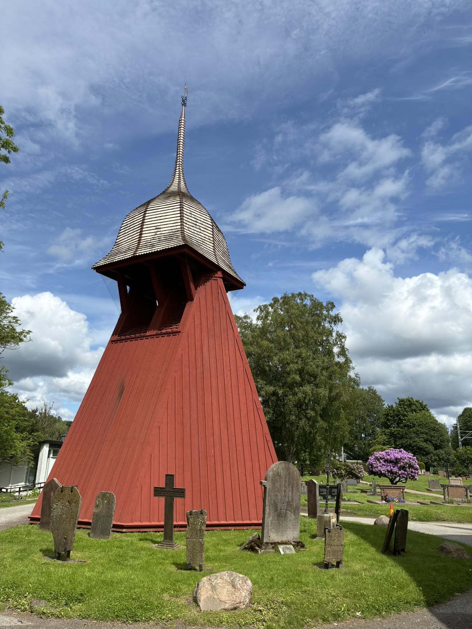 Klockstapel och Lapidarium på Gamla kyrkogården