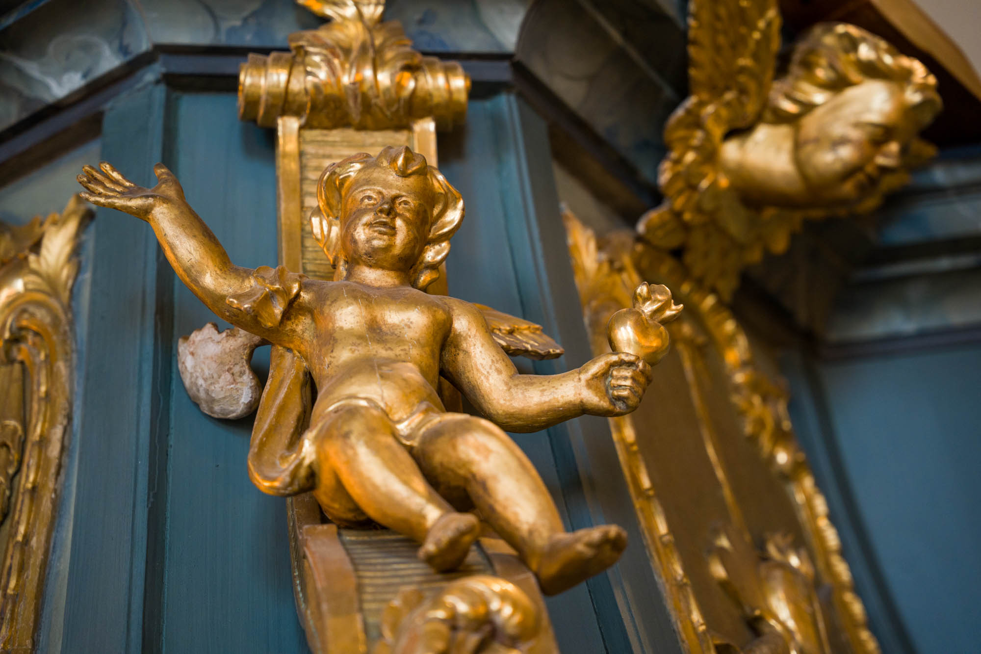 Ängel på predikstolen i Frösö kyrka