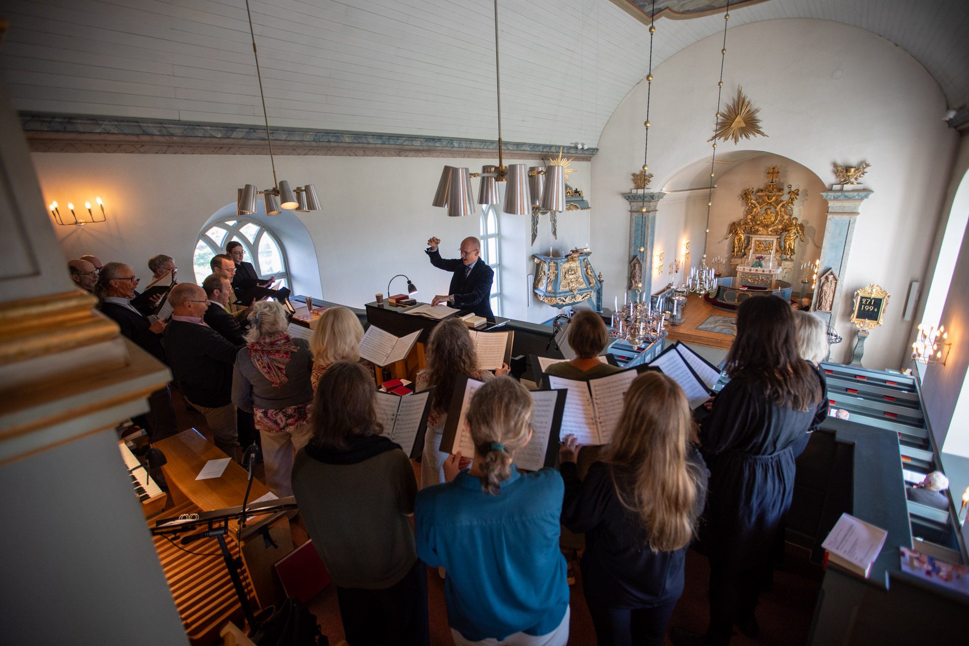 Kör som sjunger i Frösö kyrka